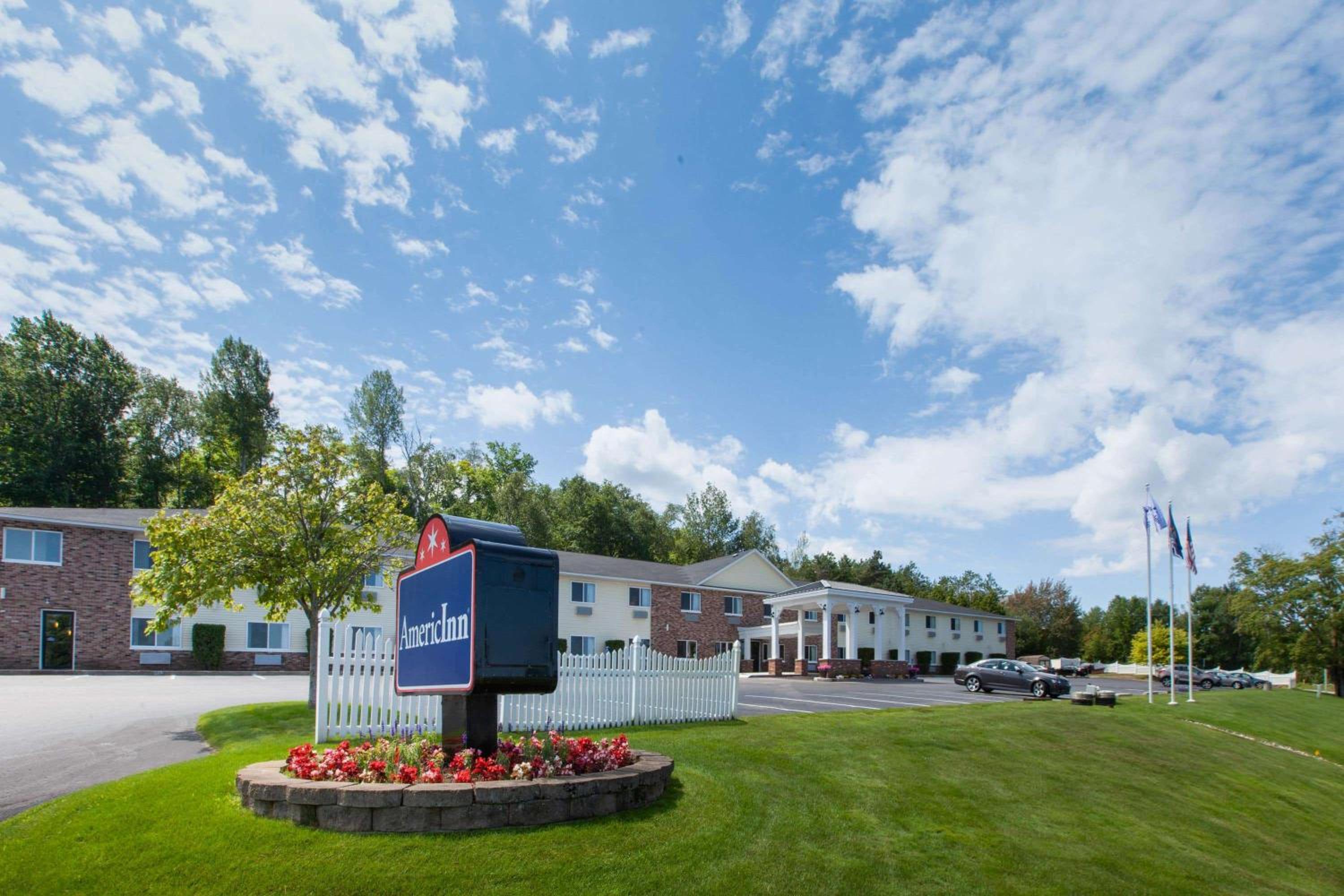 Hotel AmericInn by Wyndham Petoskey