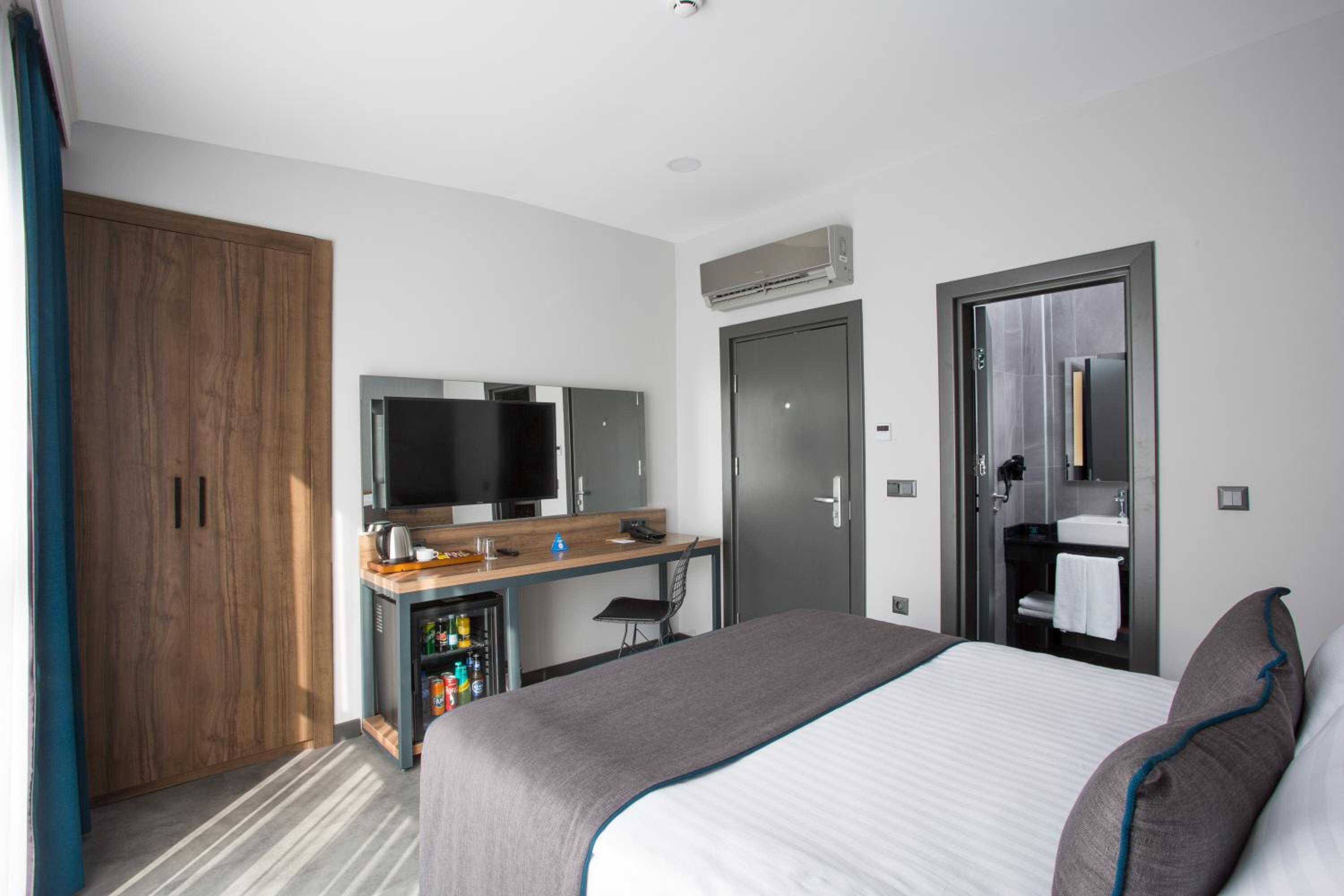 Falcon 1511 - Image 35