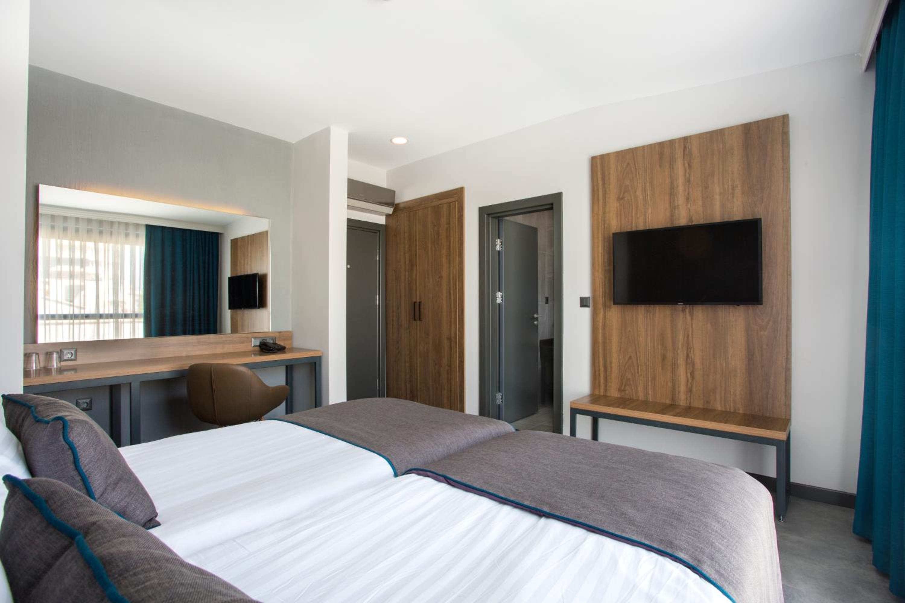 Falcon 1511 - Image 37