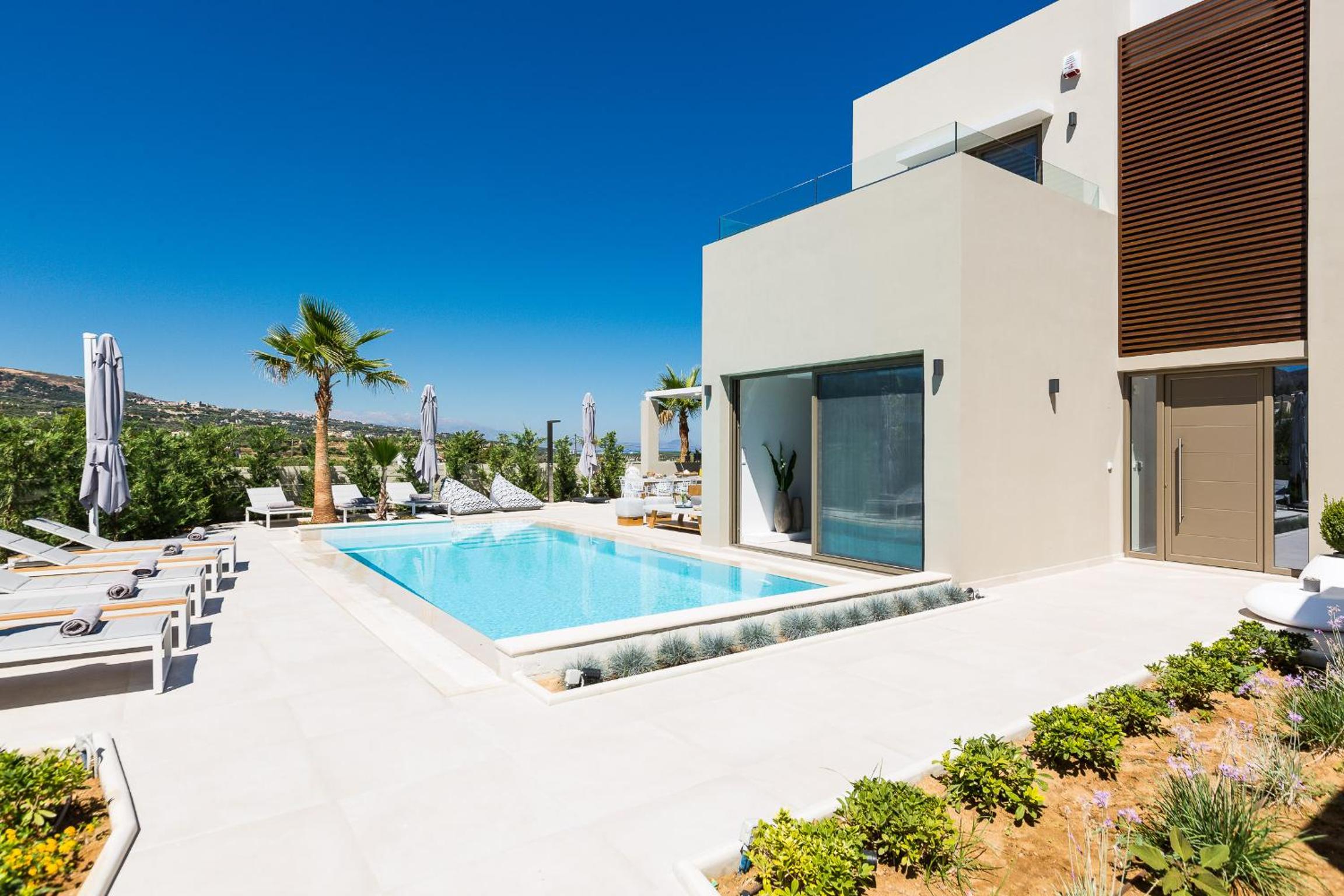 Vasilios Villa, with Pool, Gym & Close to Beach, By ThinkVilla — photo 4