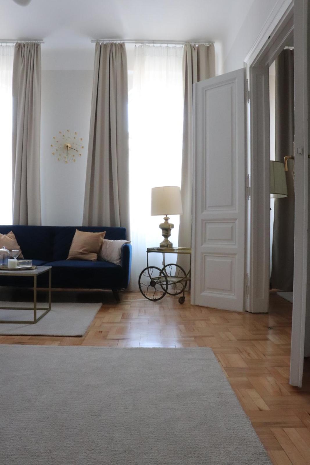 Deluxe apt with 2 bedrooms and AC view 5
