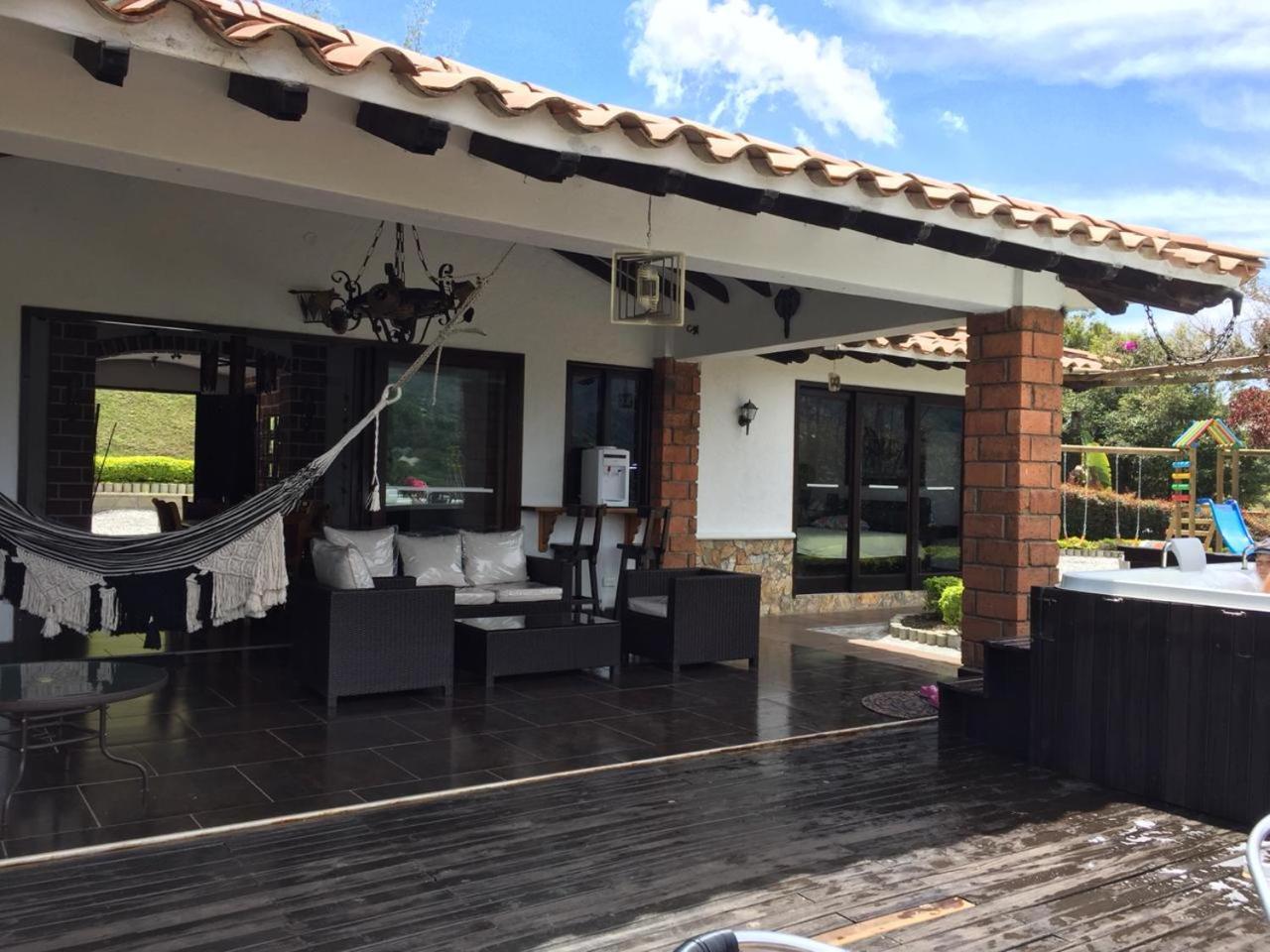 CASA CAMPESTRE MONTECARLO Guatapé- desayuno a pareja