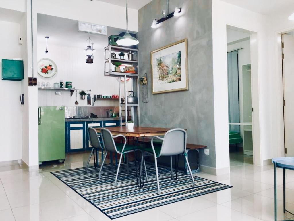 Conezion IOI Putrajaya (Rustic Suite, 3 Bedrooms, 2 Baths, WiFi, Pool & City View) by MRK photo 2