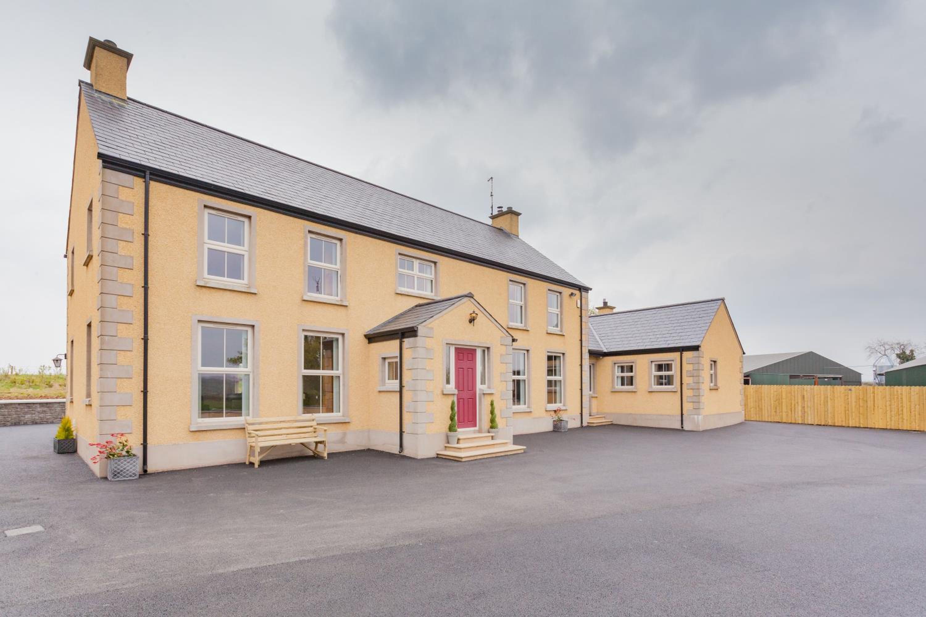 Hotel Glenside Lodge - Image 1