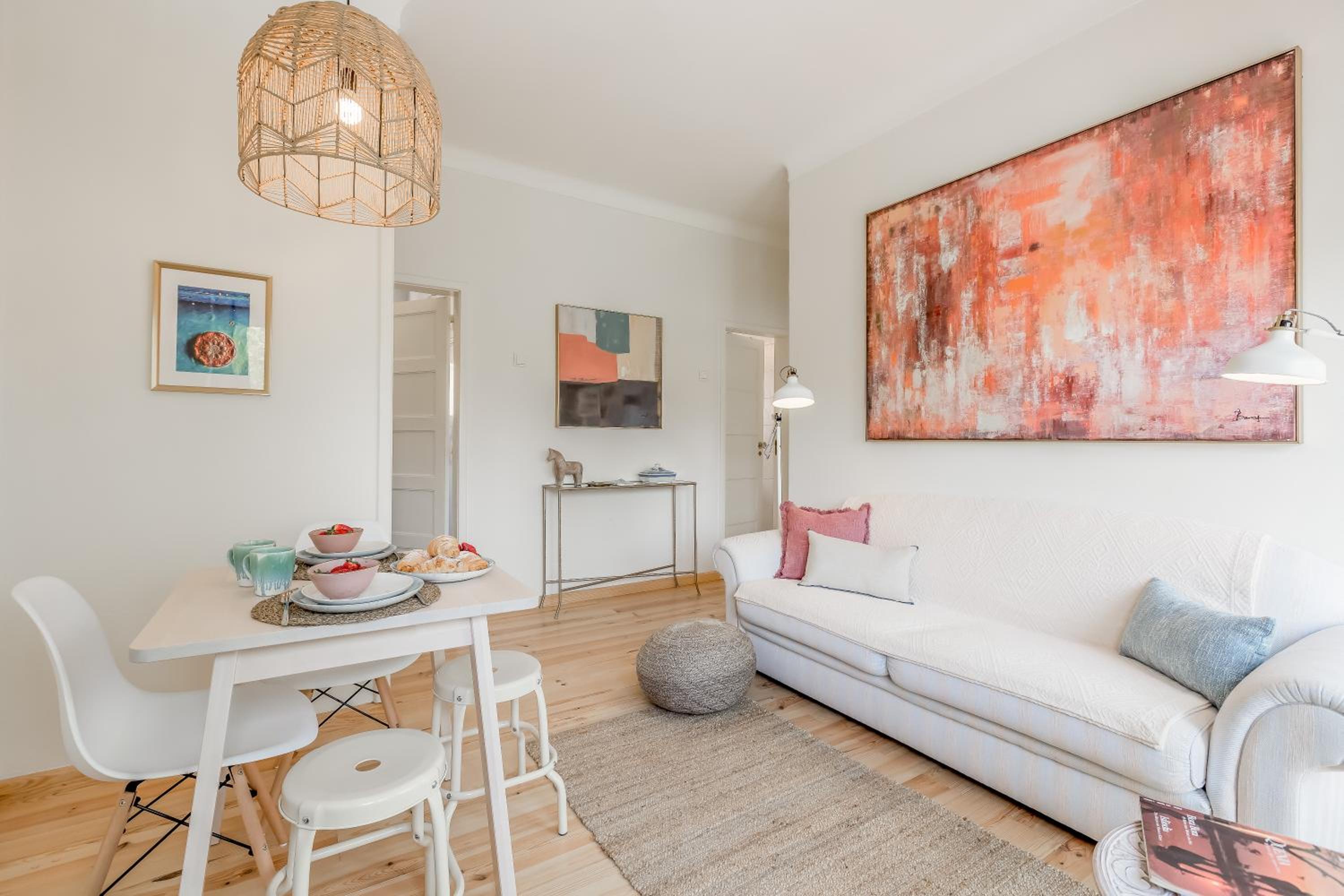 Sunny, Bright and Quiet Apartment, By TimeCooler view 3