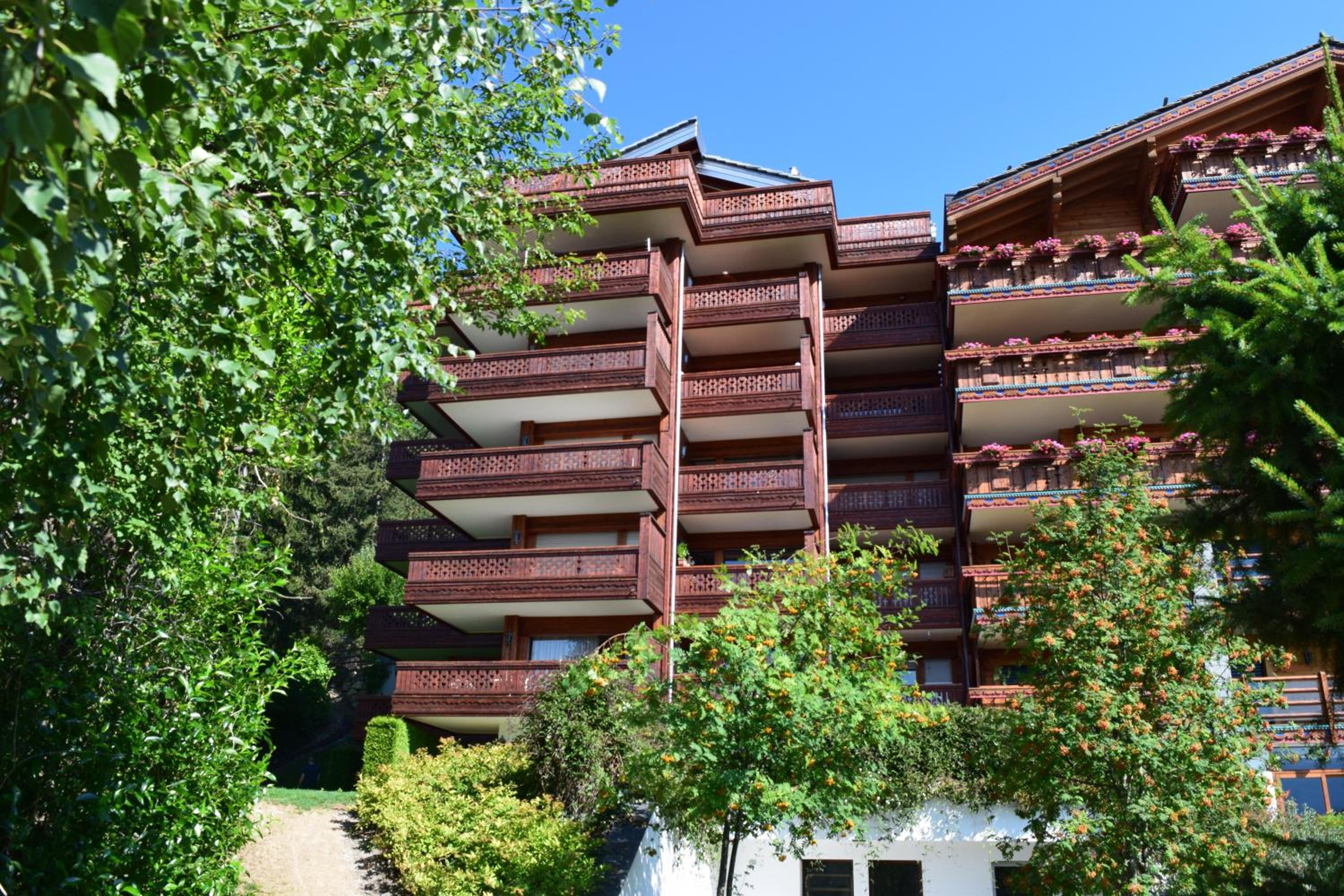 Photo 10