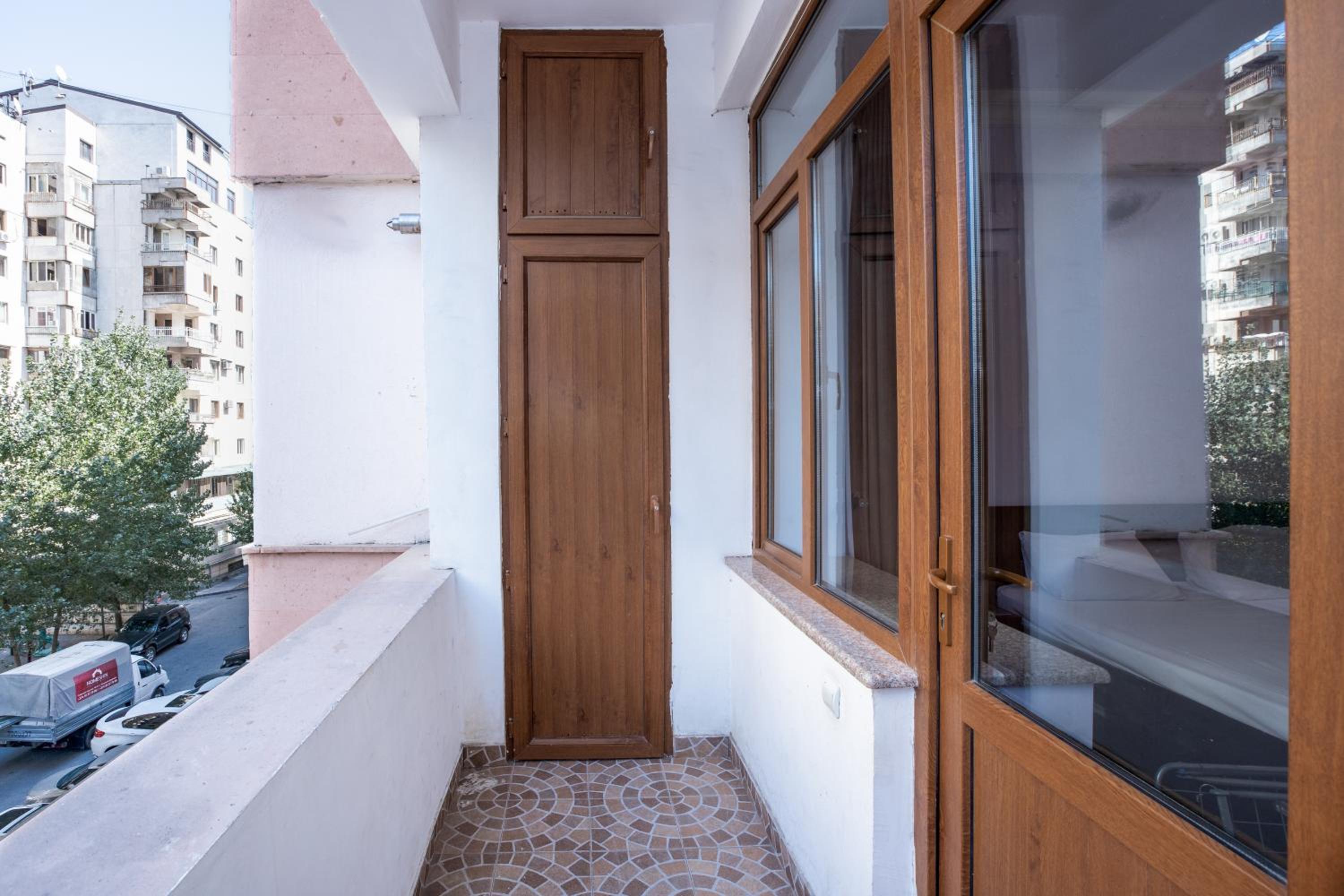 Apartments on Yekmalyan 1 street