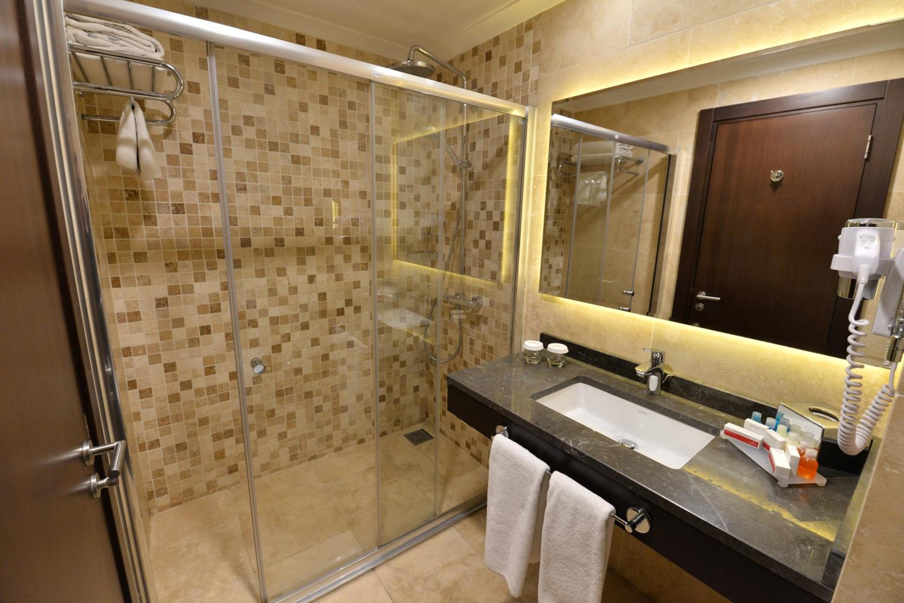 Ramada Otel & Suites by Wyndham İstanbul Merter - Image 30