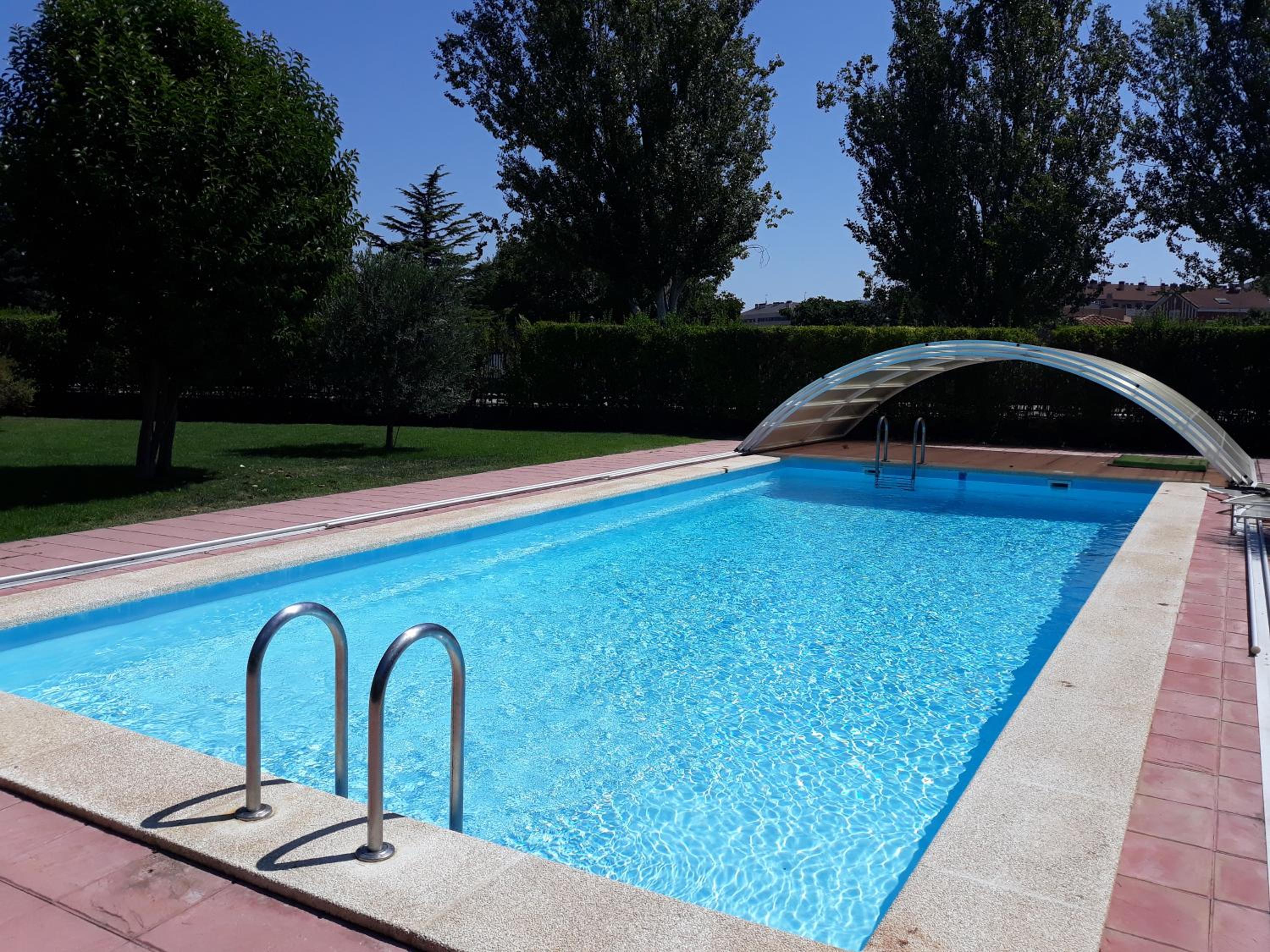 Preciosa casa independiente con piscina cubierta y gran jardín privados view 5