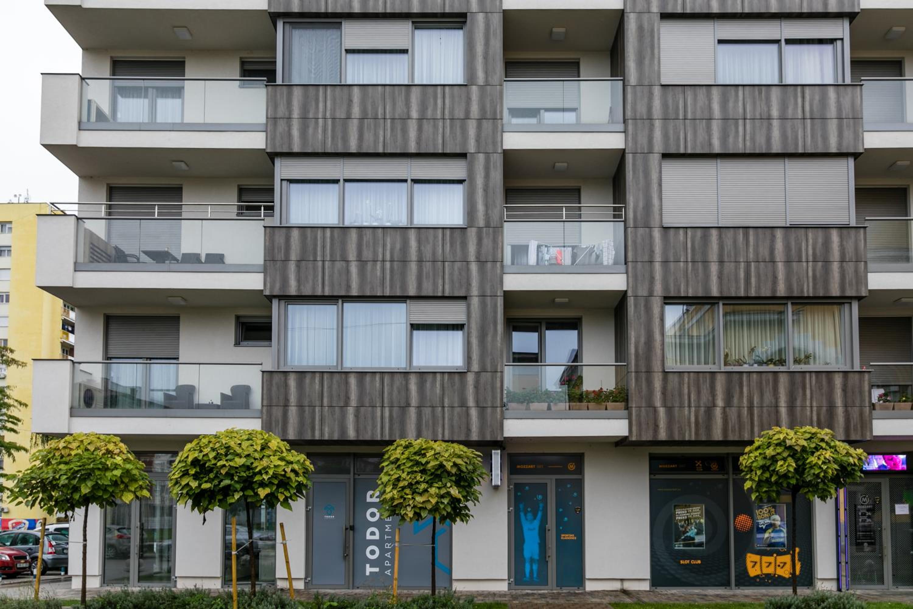 TODOR APARTMENTS Center view 3