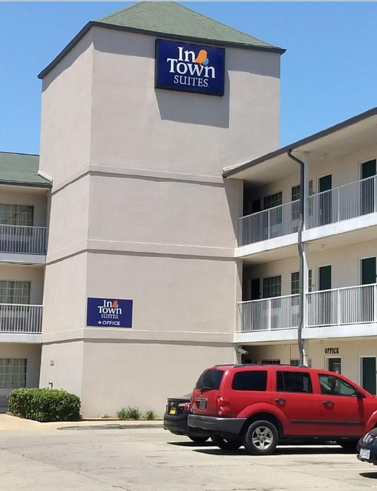 Hotel InTown Suites Extended Stay Gulfport - Image 1