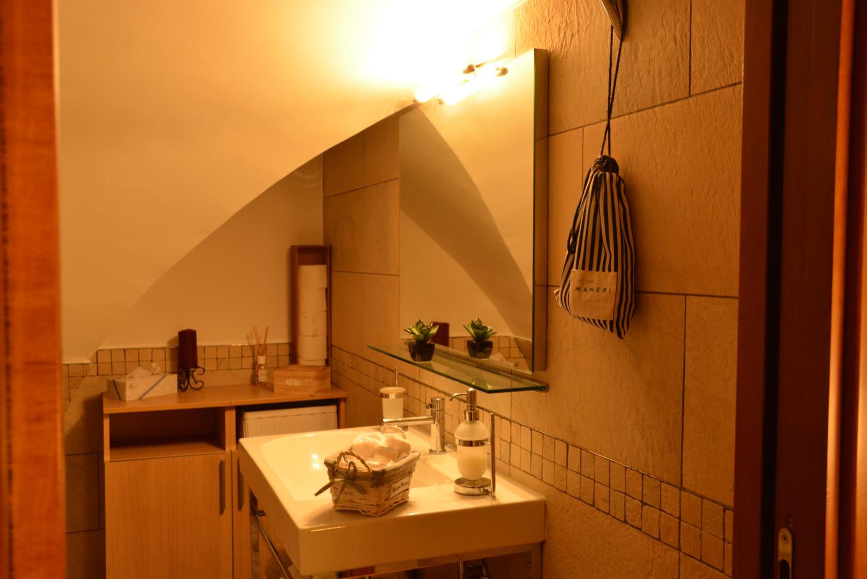 VersoSud cave en Bari — bathroom