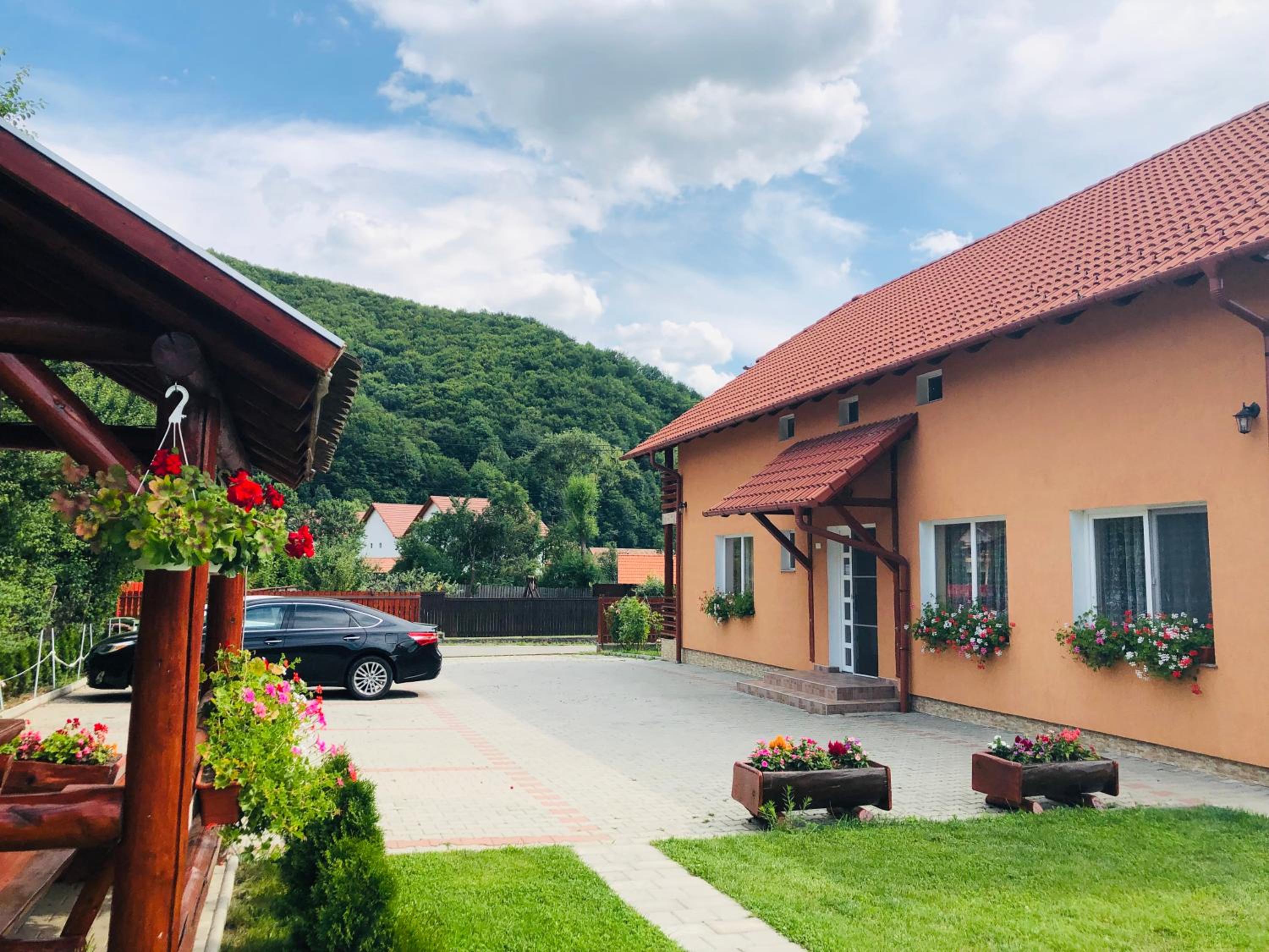 Hotel Kelemen Vendégház 2 - Image 1