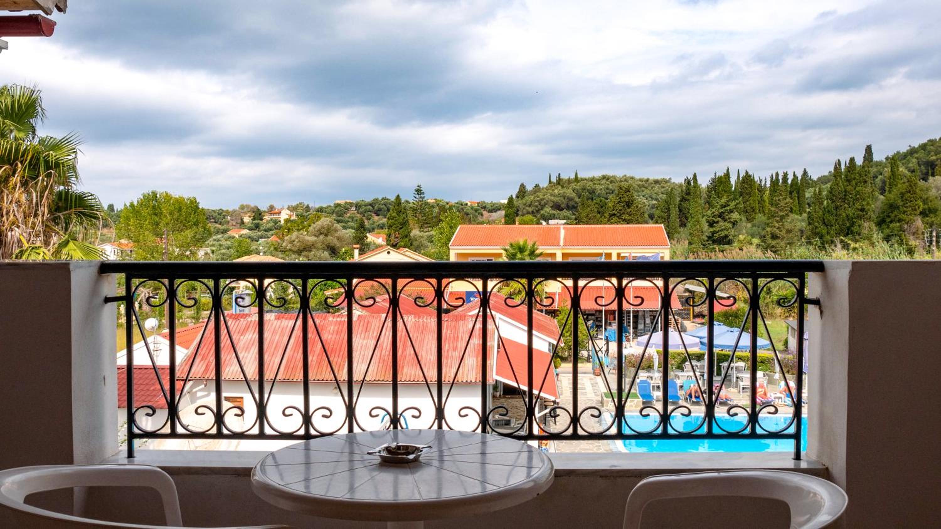 Hotel Tria Adelphia - Image 1