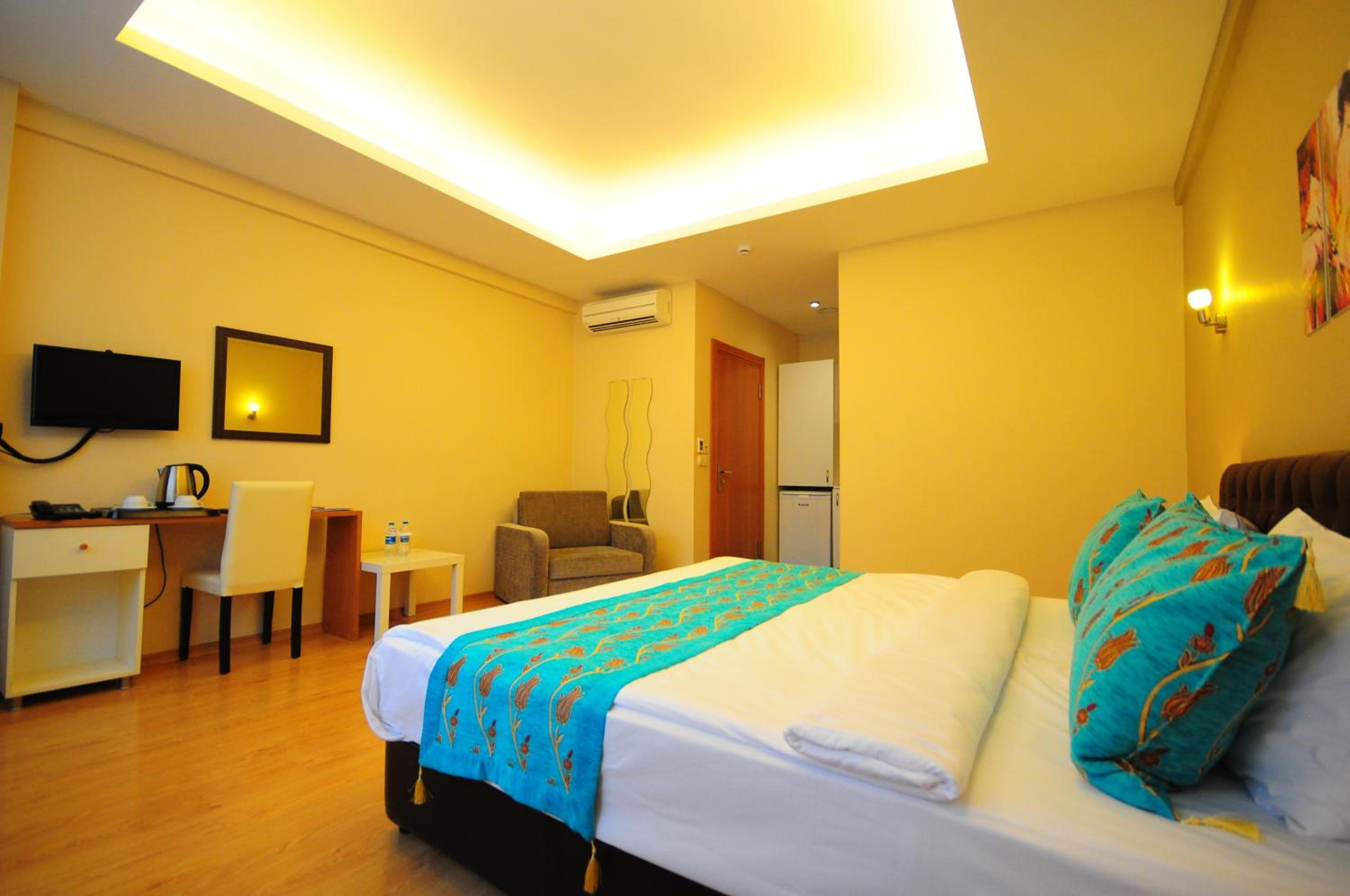 Retropera - Image 40