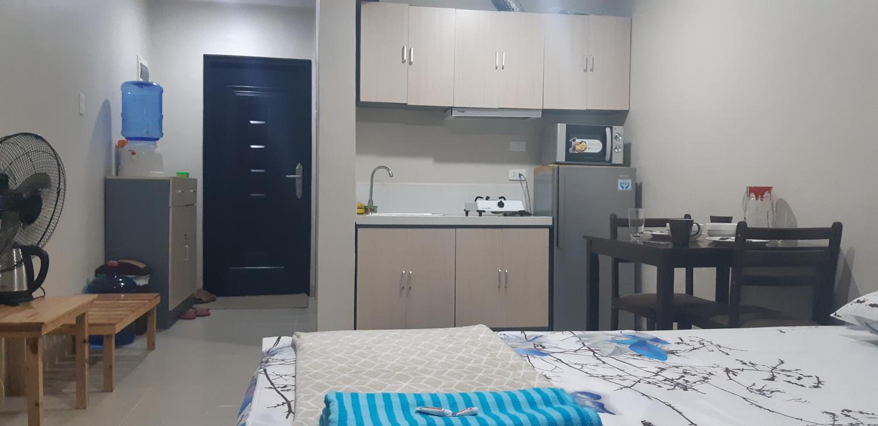 Your Holiday Home( Studio, King Size Bed) view 4