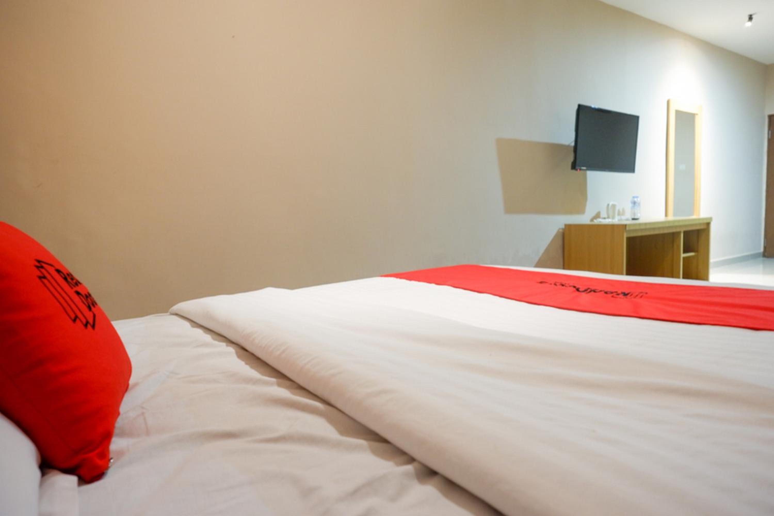 RedDoorz Plus at Hotel Srikandi Kendari