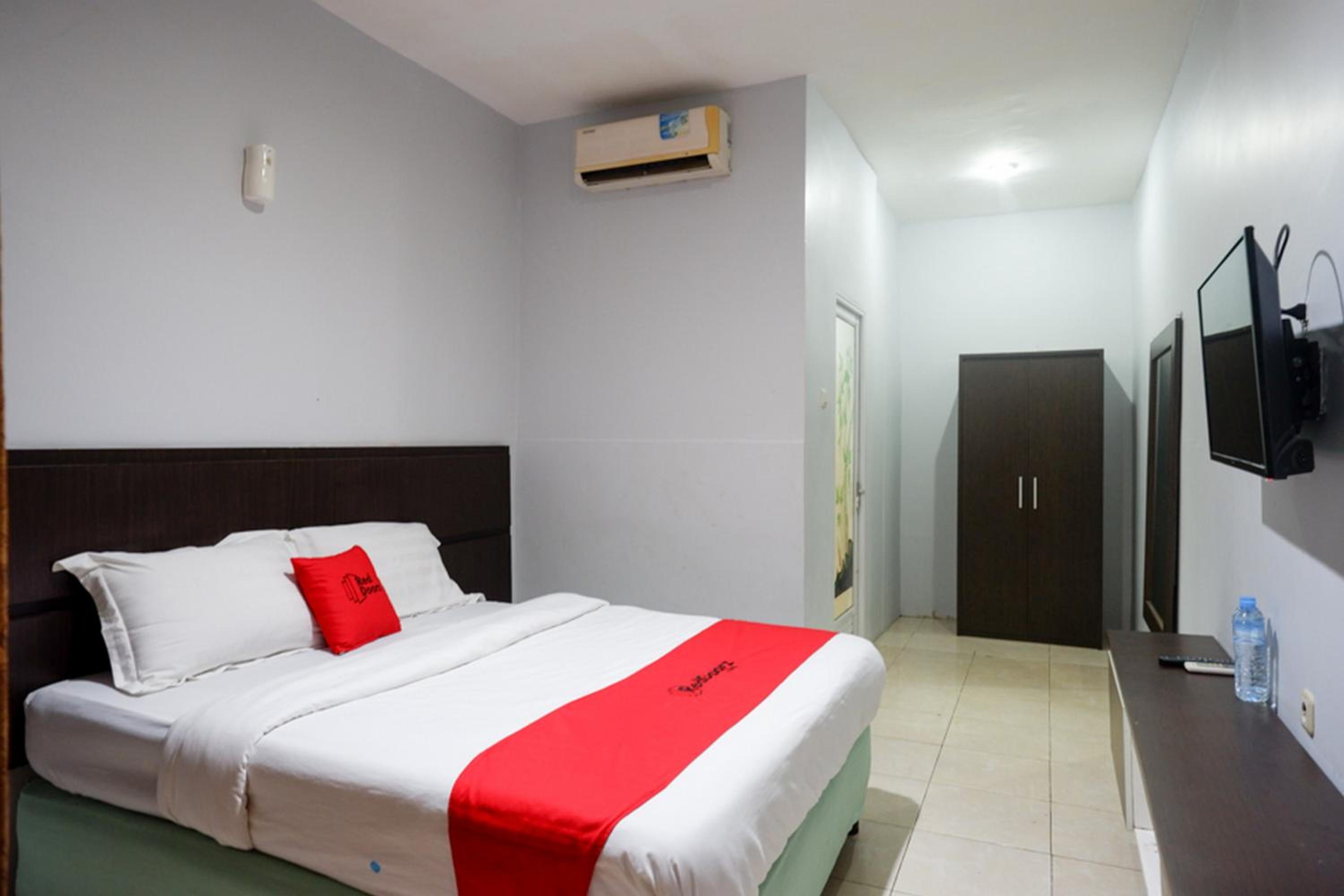 RedDoorz Plus at Hotel Srikandi Kendari, Kendari - 18