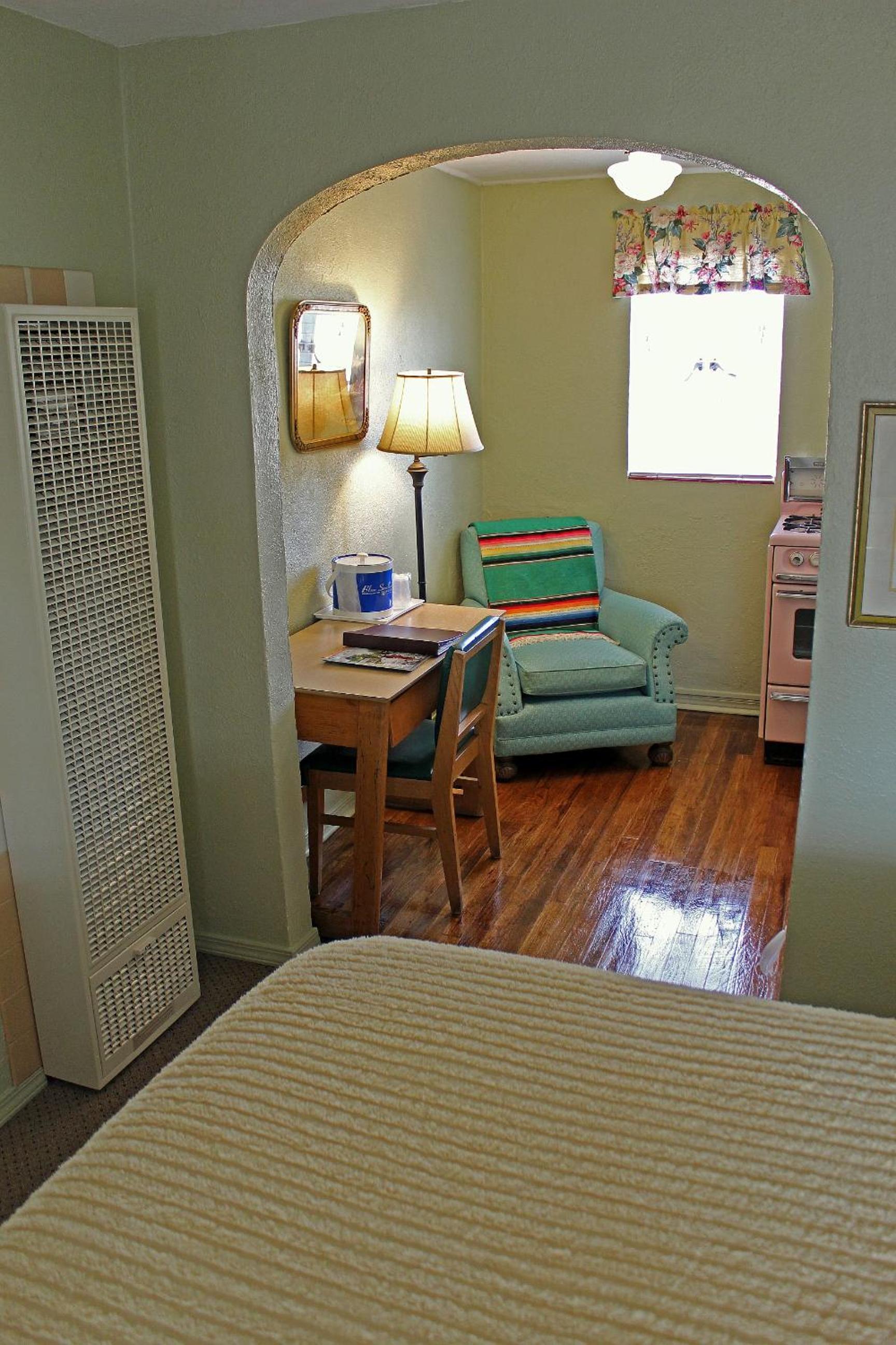 Tucumcari Vacations - Blue Swallow Motel - Property Image 3