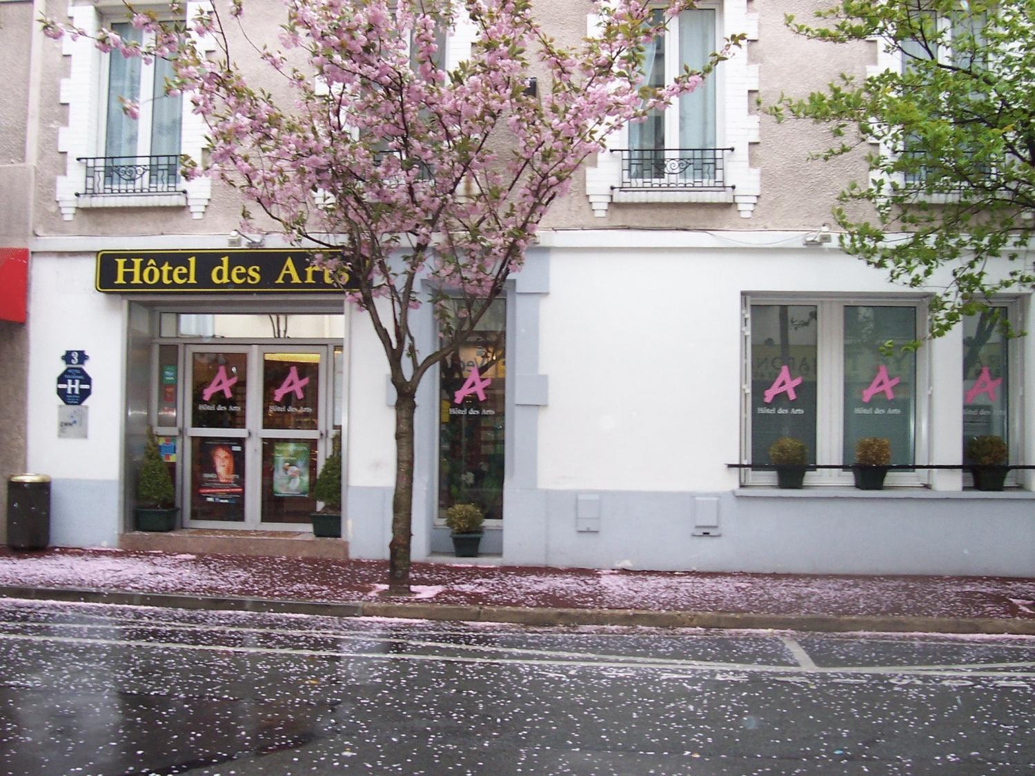 Hotel Des Arts - Image 1