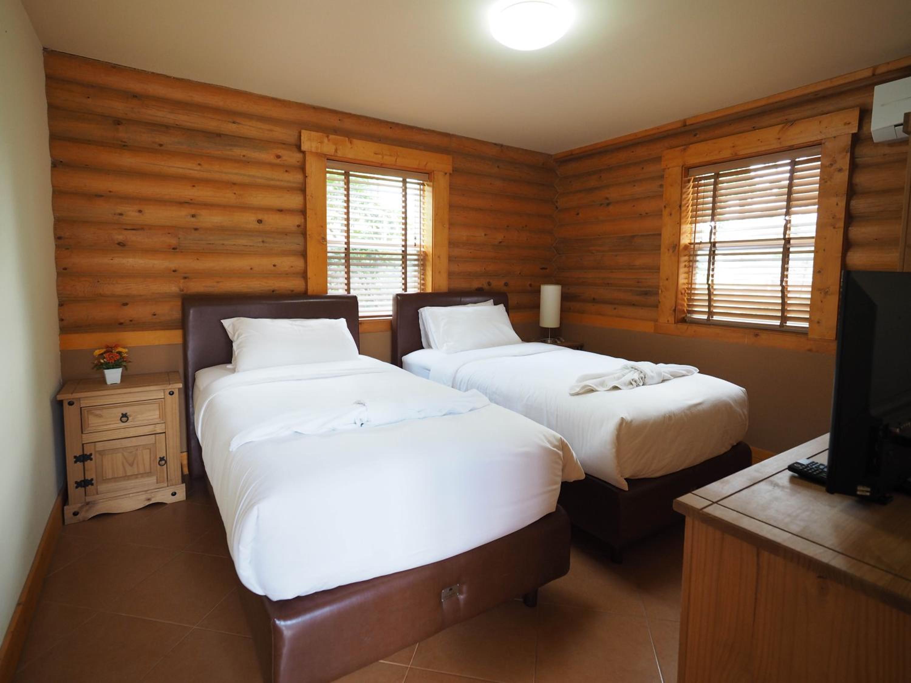 Toscana Log Home view 2