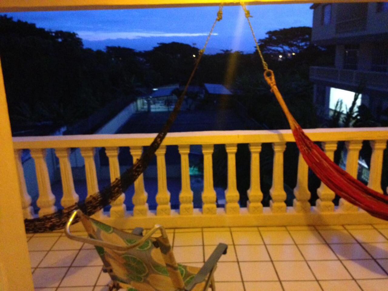 Hotel Tonsupa A 2 cuadras Del Mar Parqueo Cocina Piscina Reserva con anticipo - Image 1