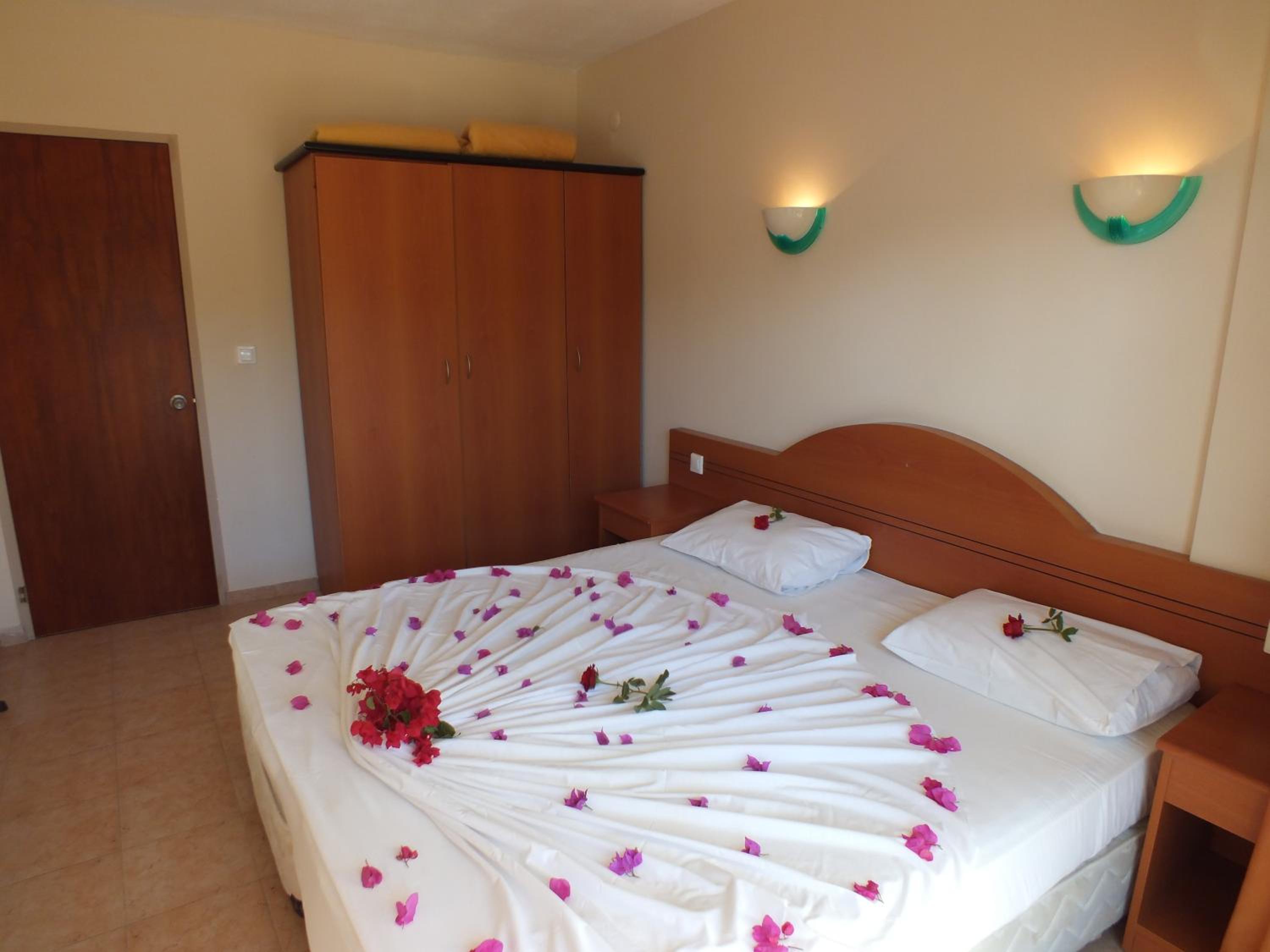 Tuntas Family Suites Kusadasi - Image 17