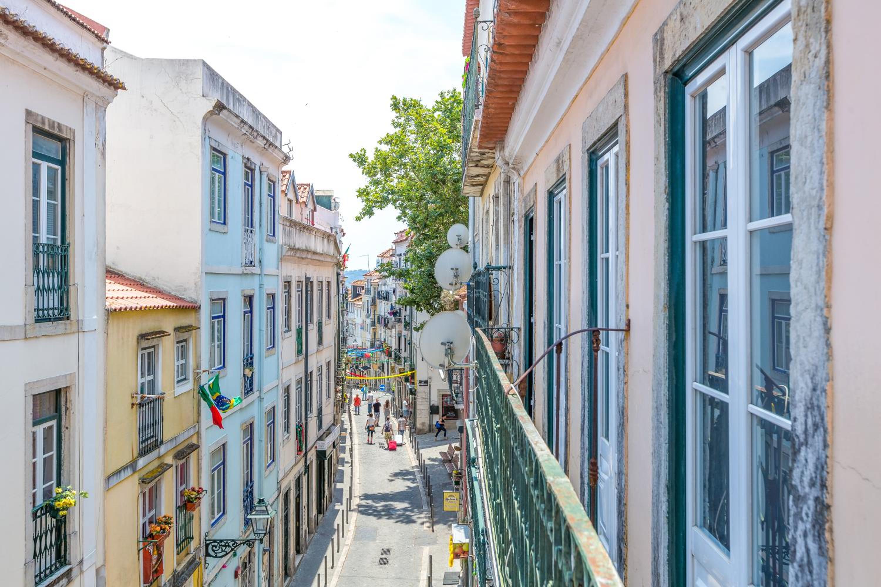 Alfama, Bright and Spacious With Private Terrace, By TimeCooler view 3
