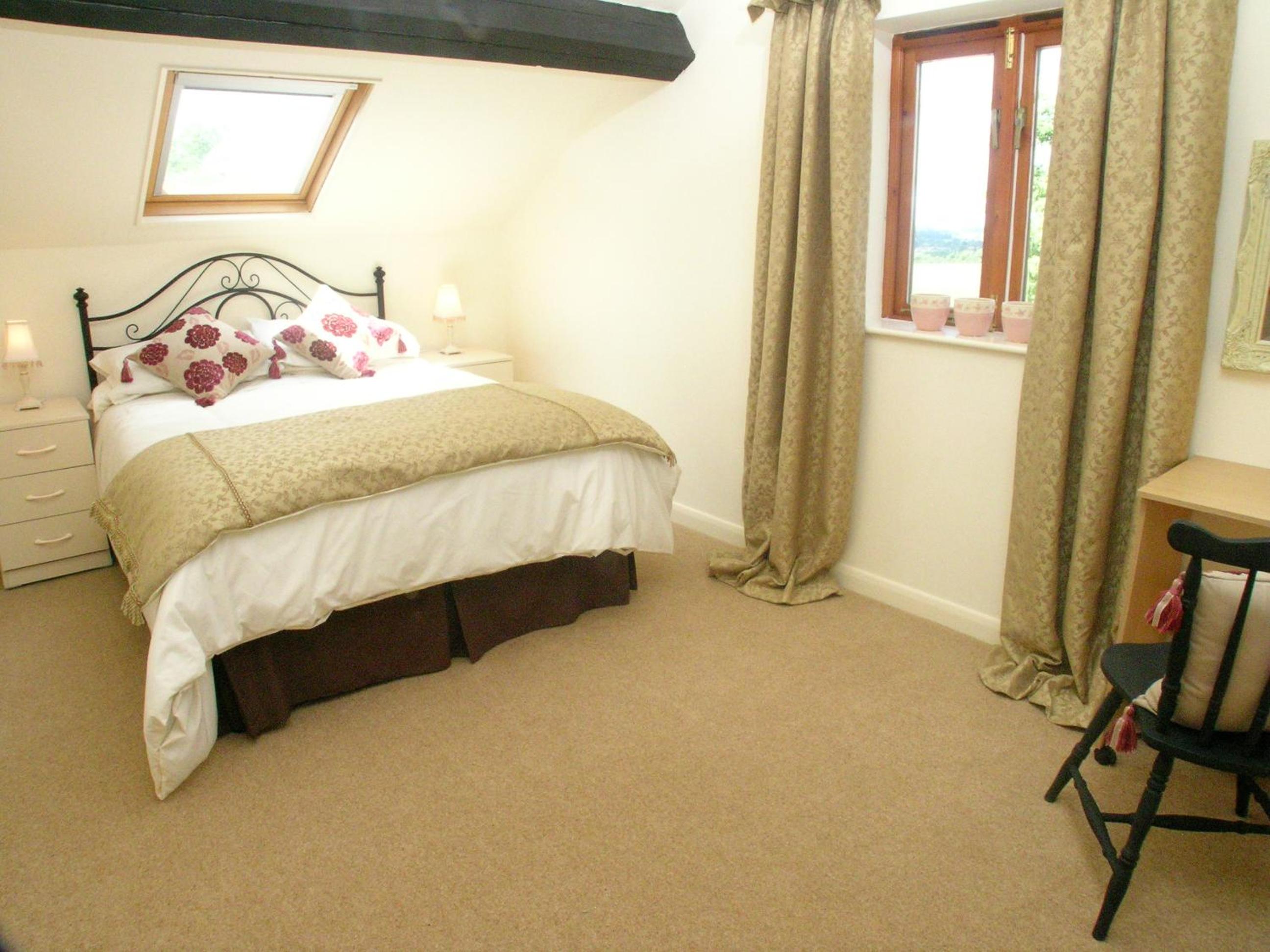 The Shakespeare Lodge - Sleeps up to 12 - 2 HOT TUBS view 5