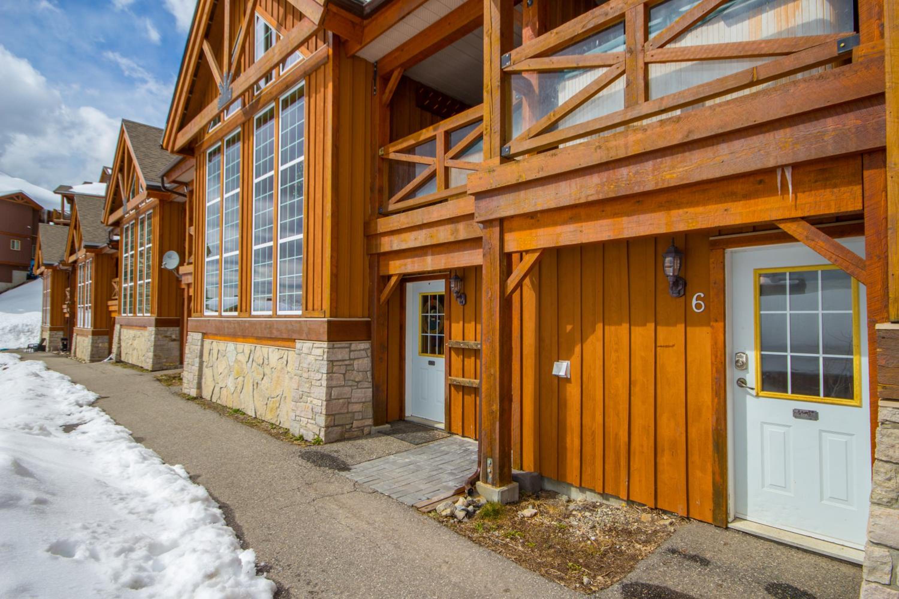 3 BR 3 Bath ski in ski out with private hot tub