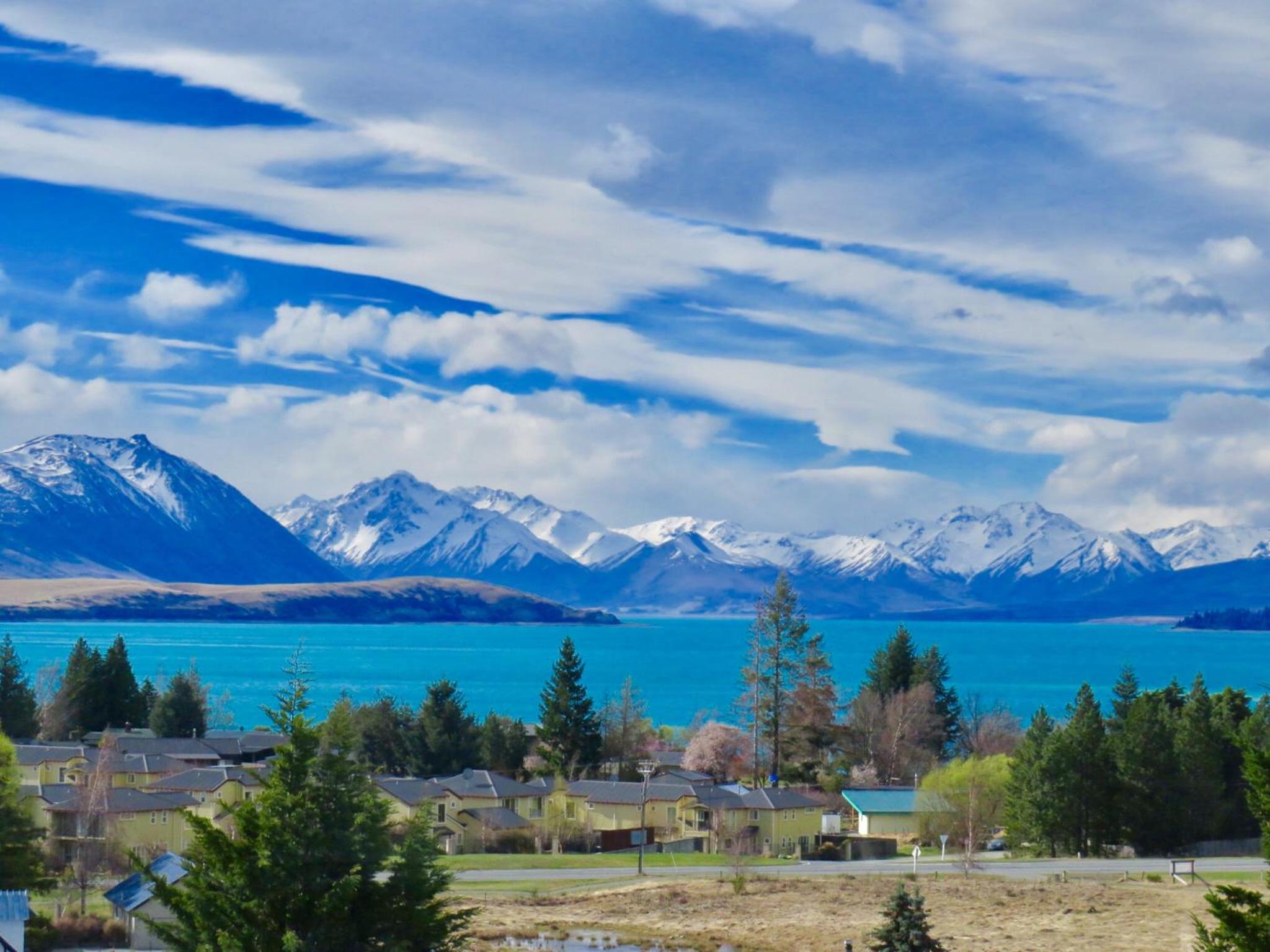 Lake House - Lake Tekapo view 2
