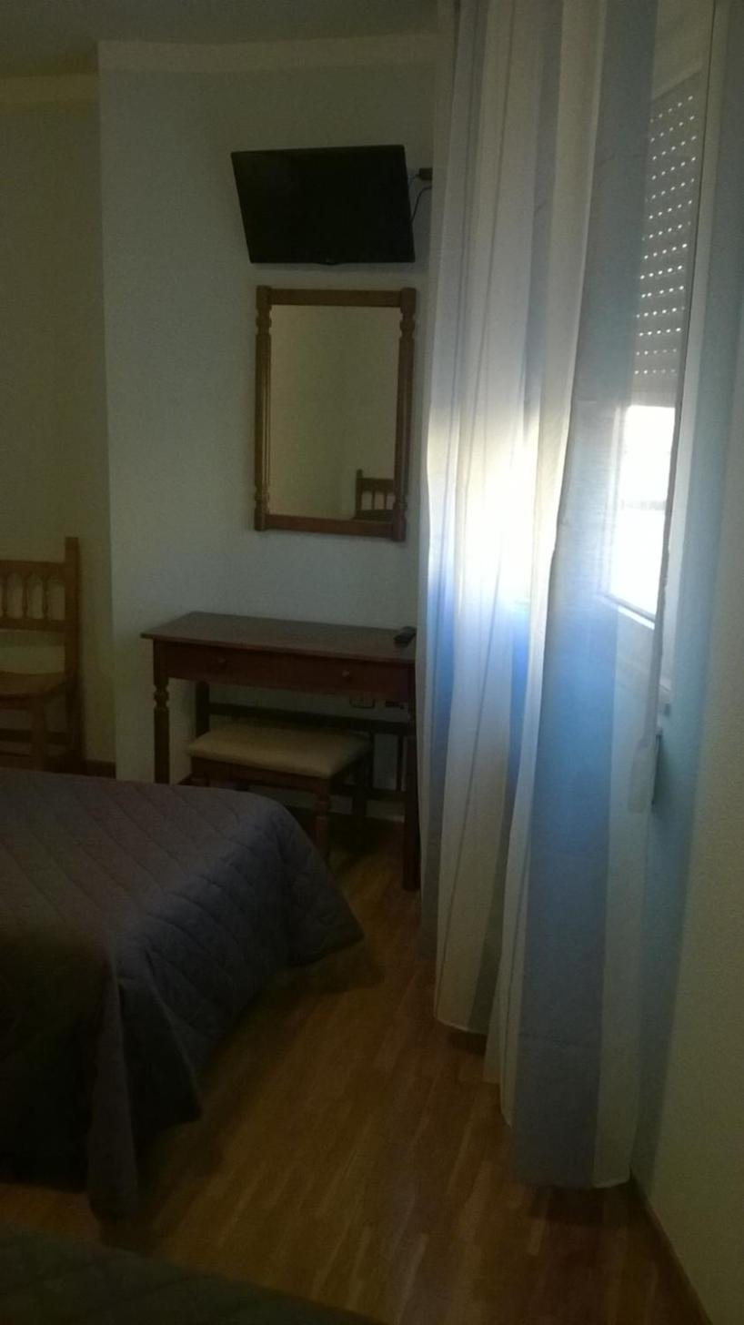 Hostal ** EC León
