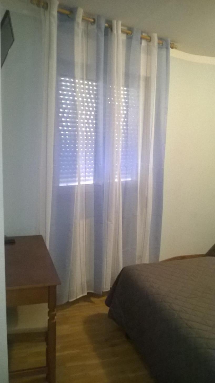 Hostal ** EC León