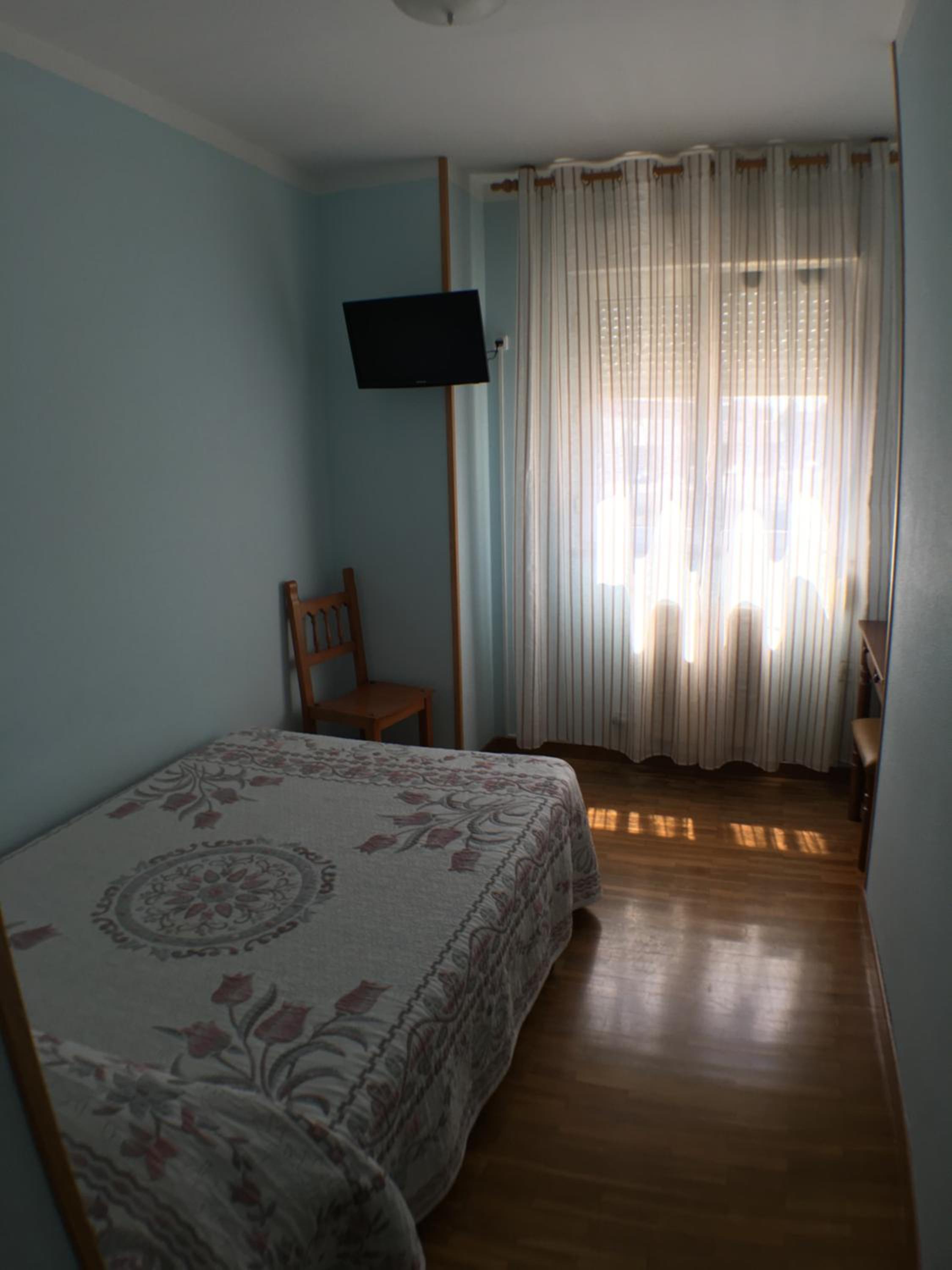Hostal ** EC León