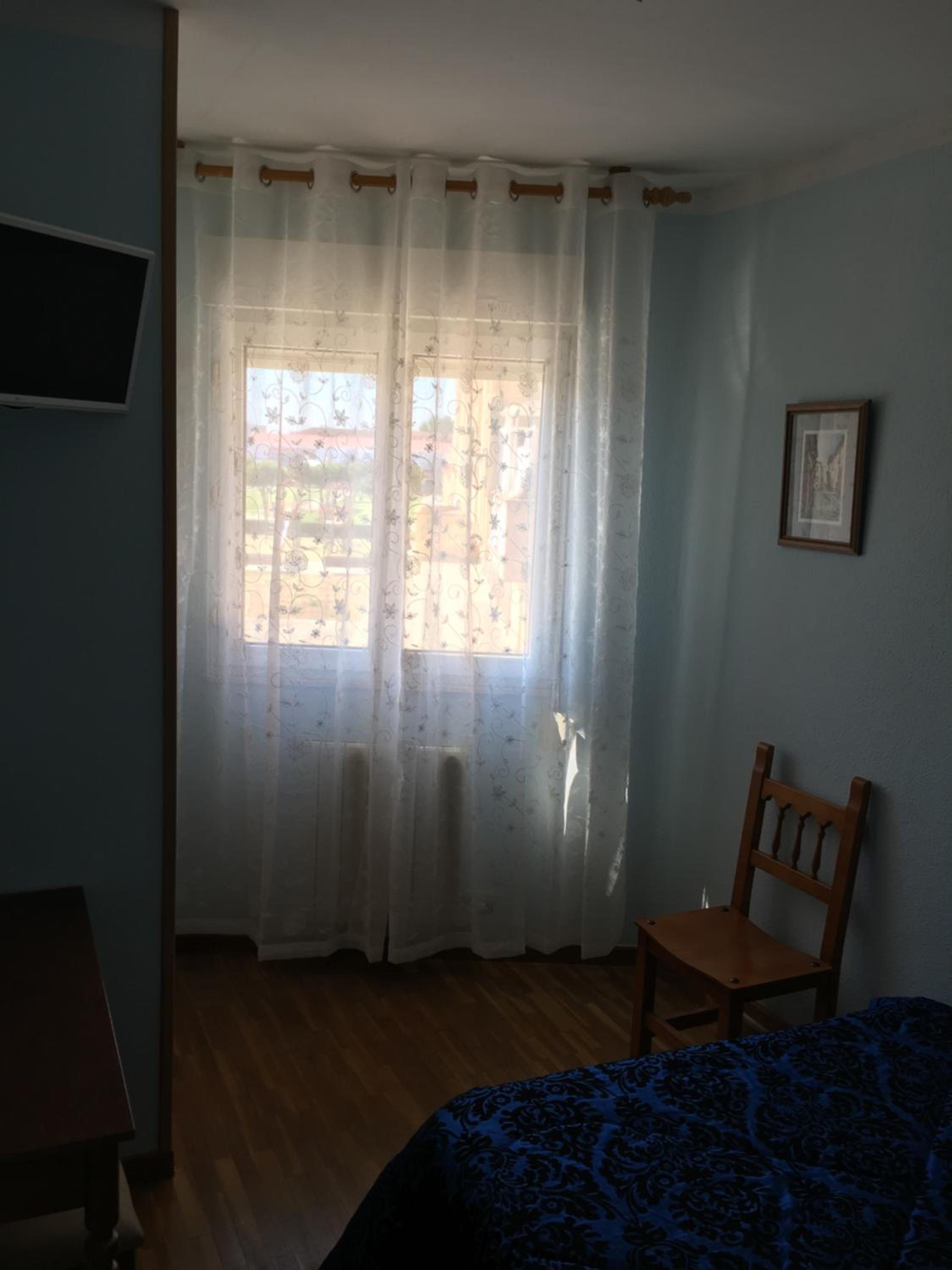 Hostal ** EC León