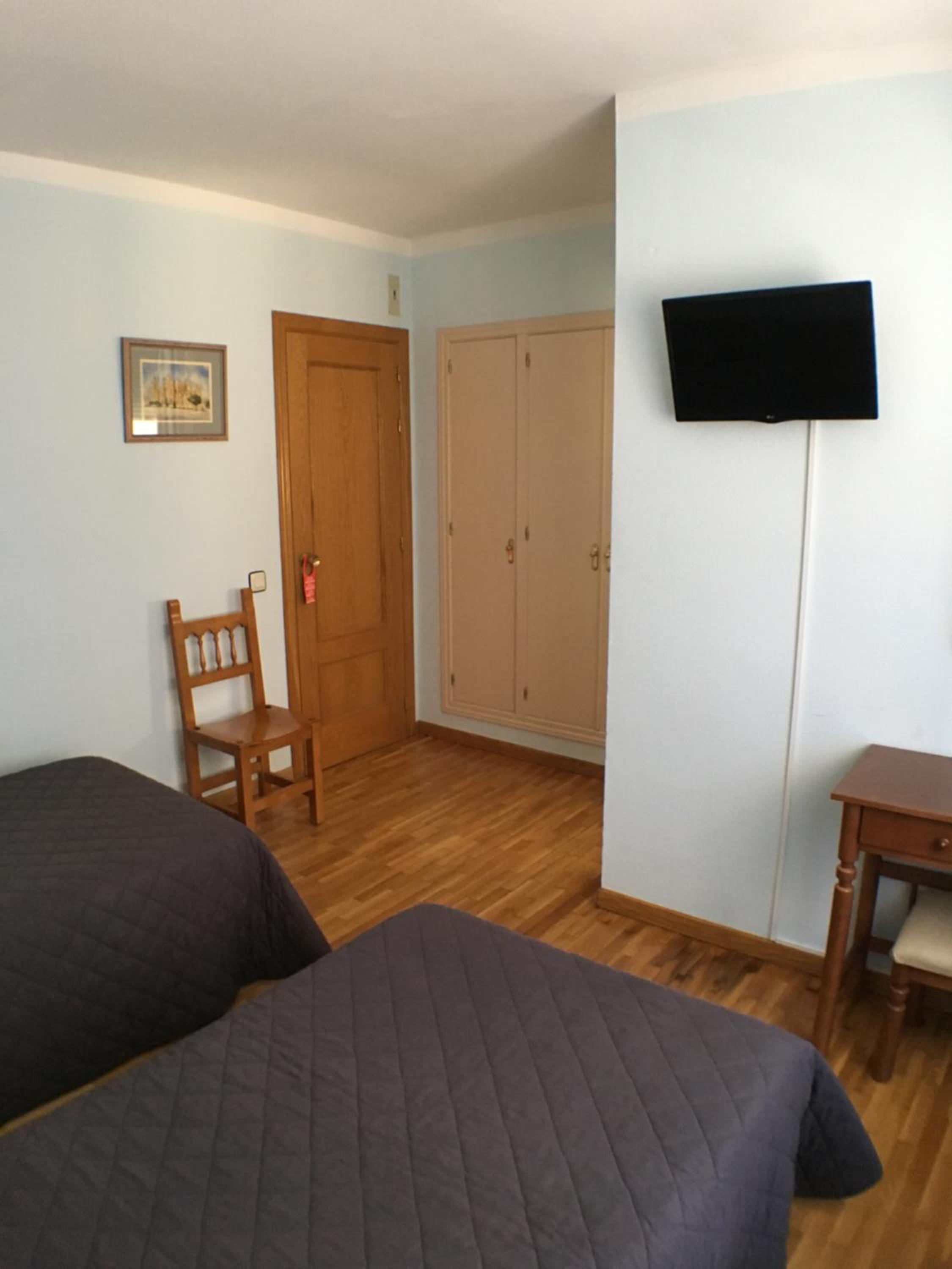Hostal ** EC León