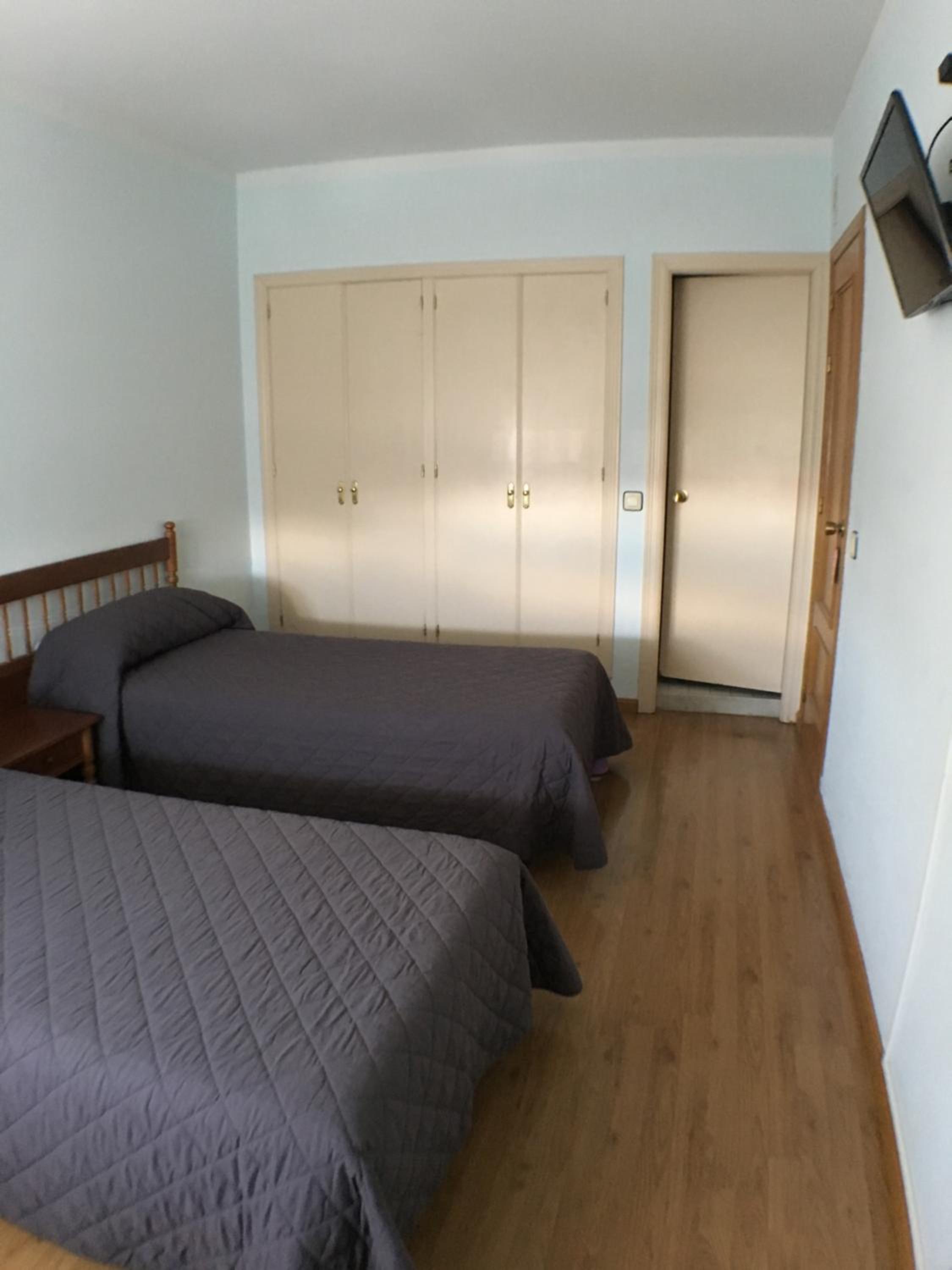 Hostal ** EC León