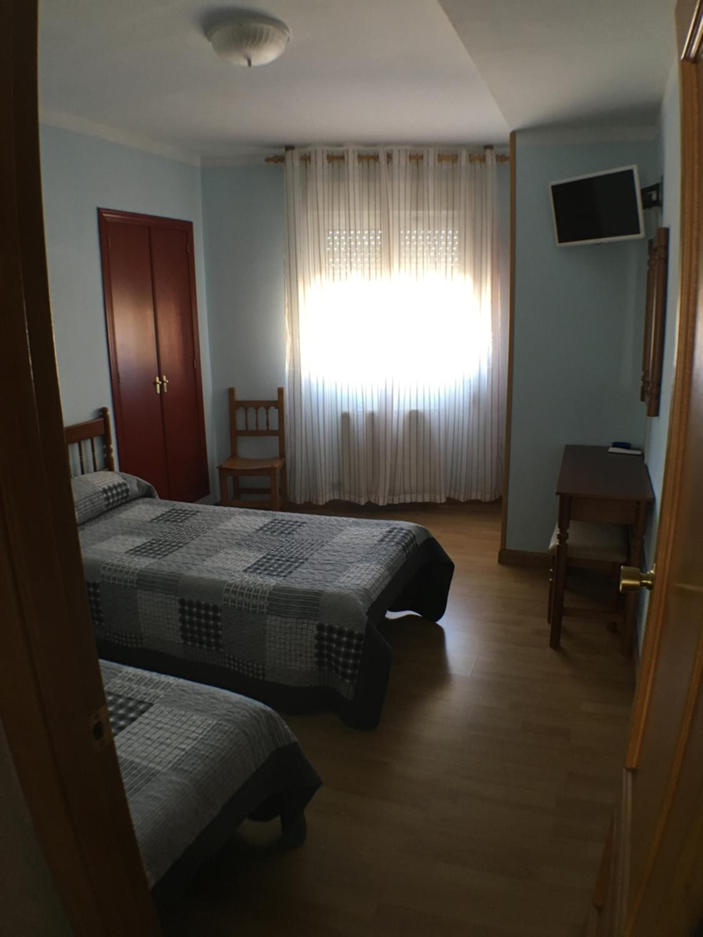 Hostal ** EC León