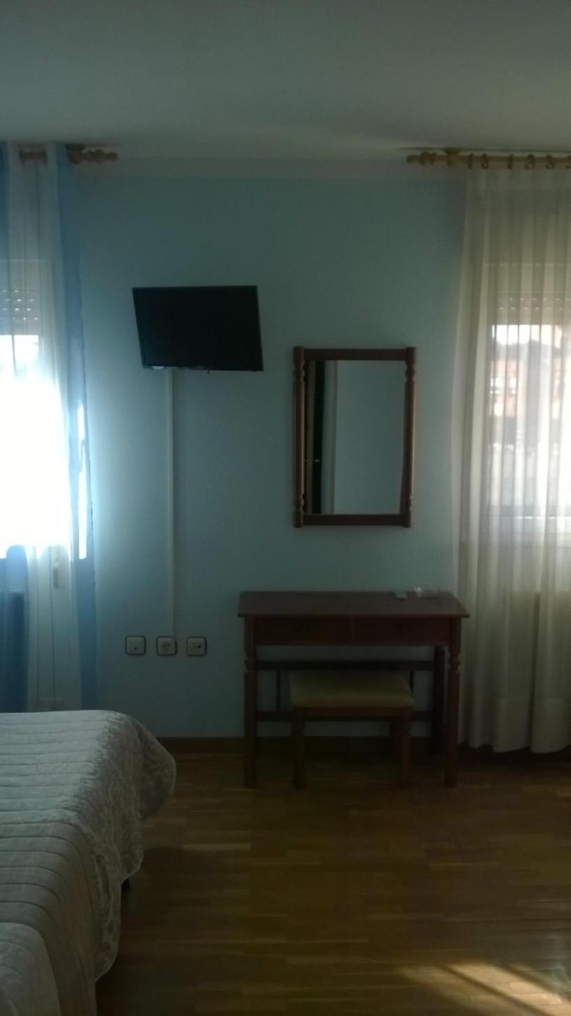 Hostal ** EC León