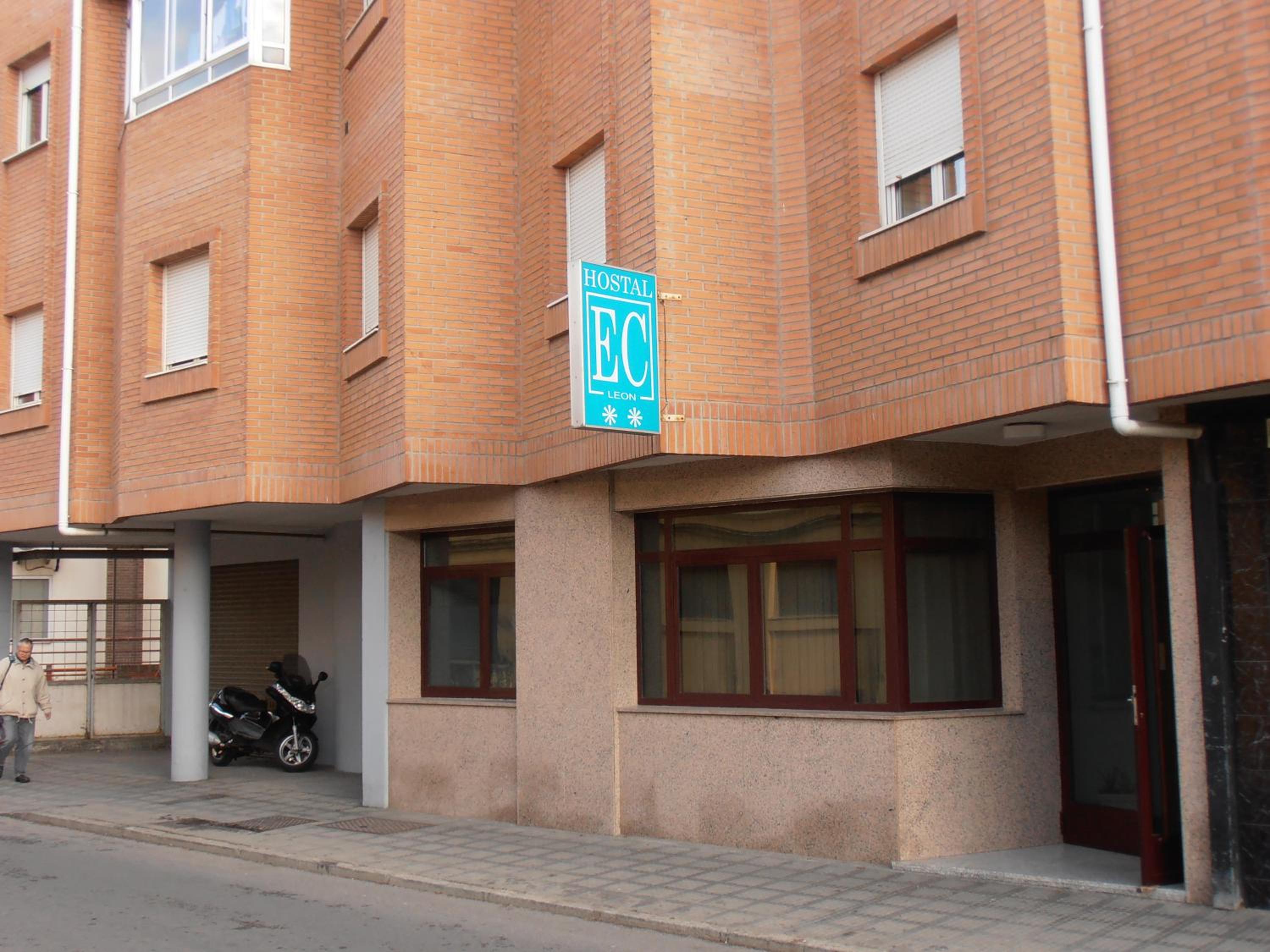 Hostal ** EC León