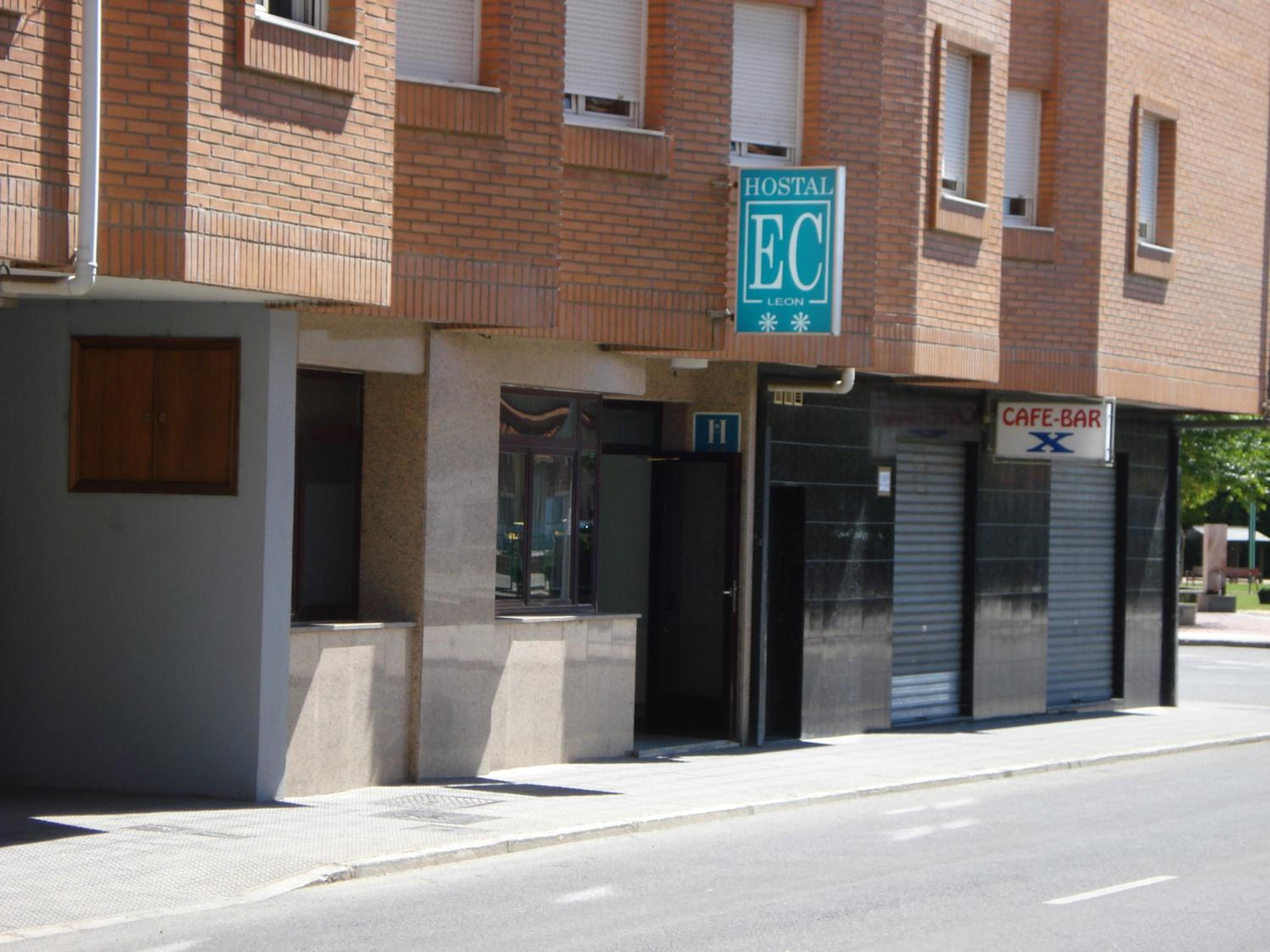 Hostal ** EC León