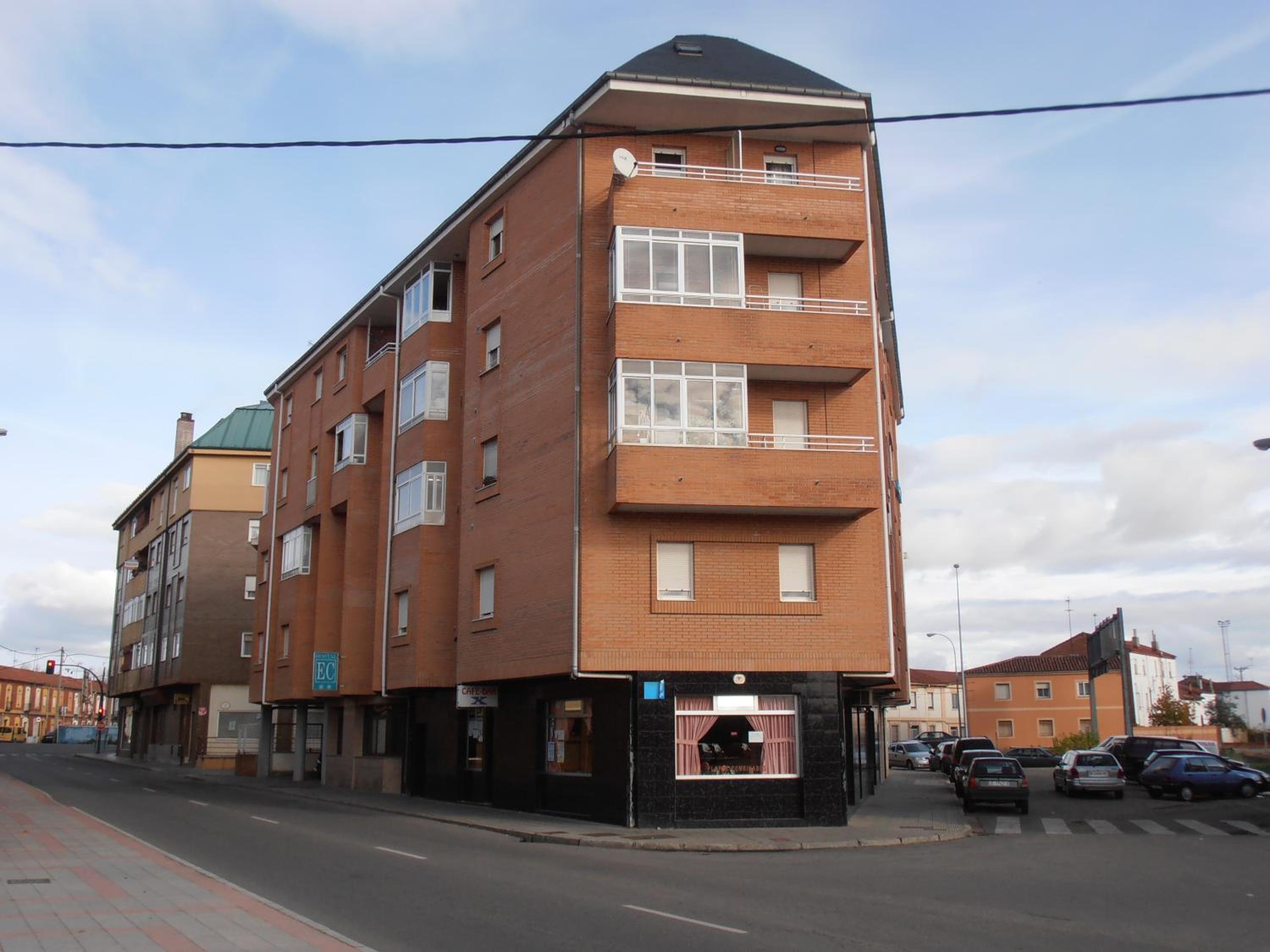 Hostal ** EC León