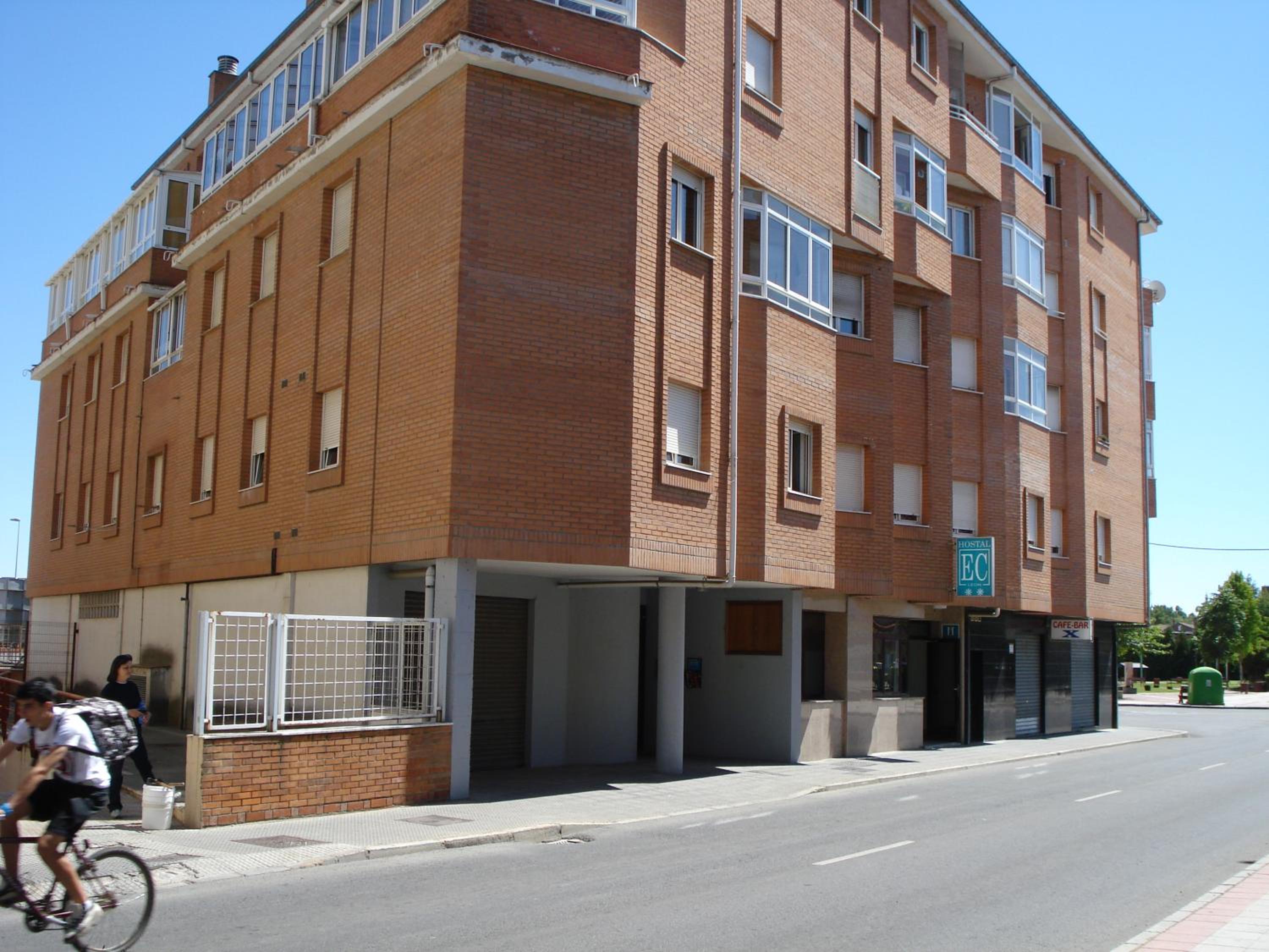 Hostal ** EC León