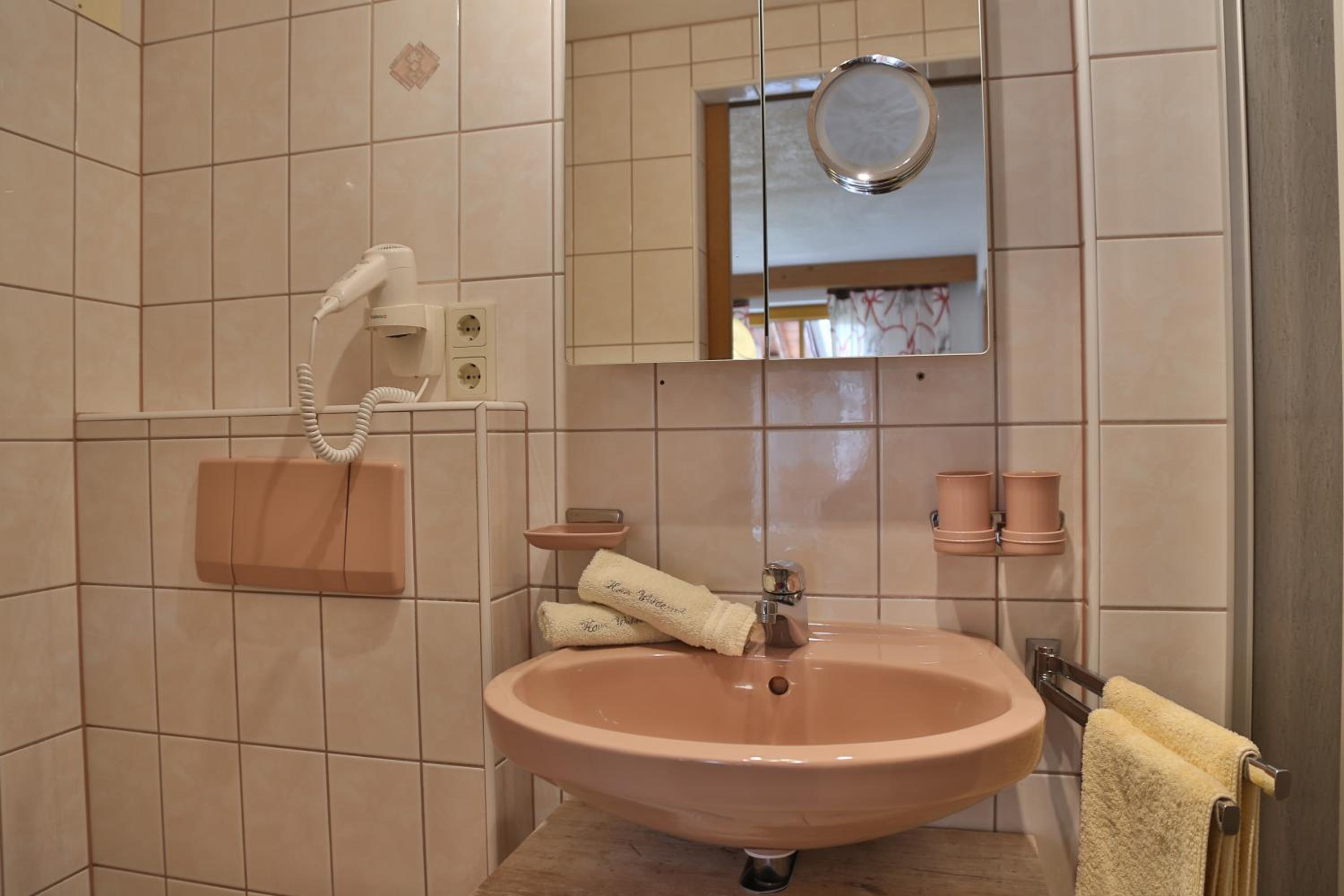 Bio-Bauernhof Waldesruh mit Hofladen