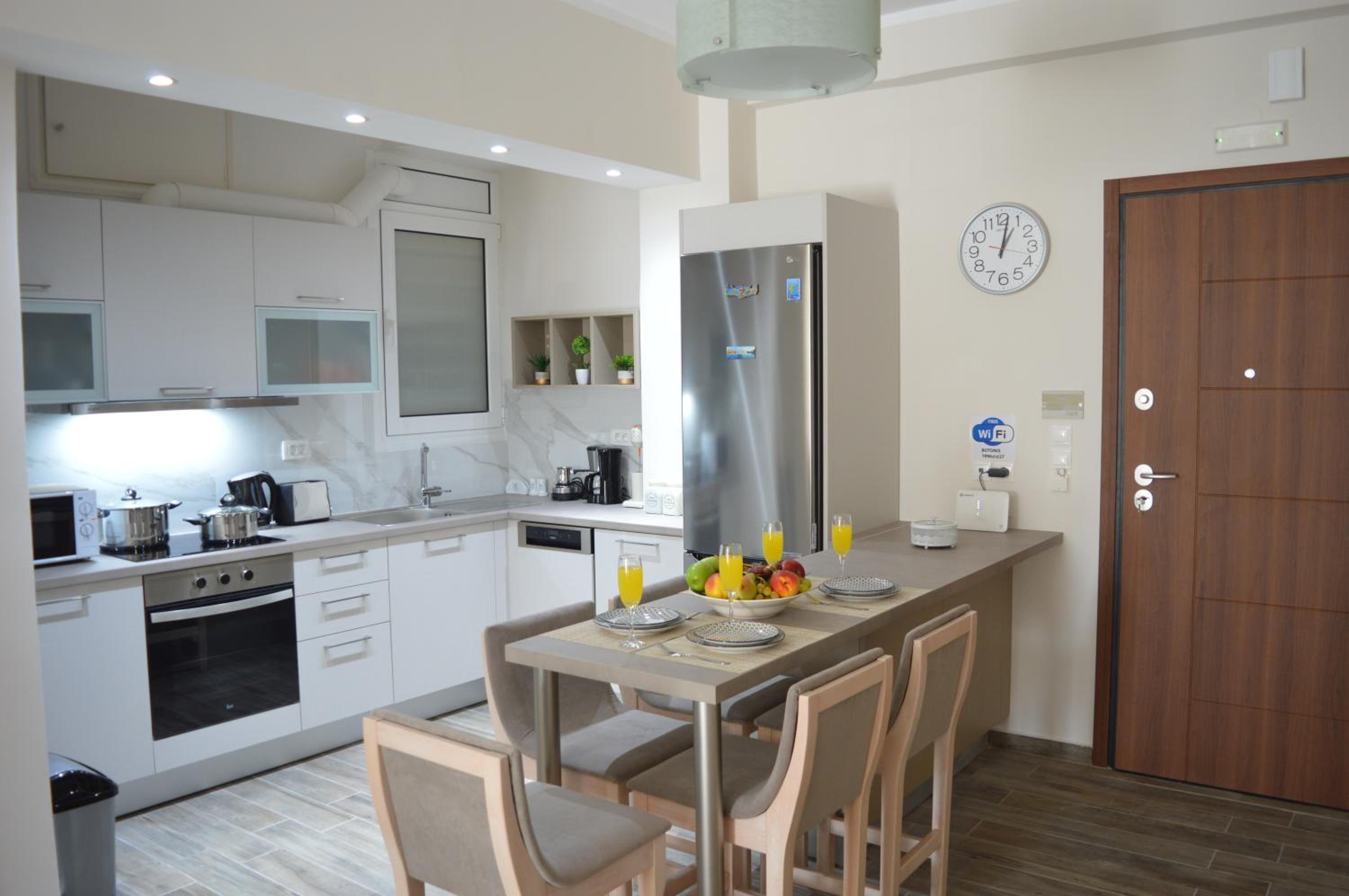Botonis Bright Spacious Apartment view 5