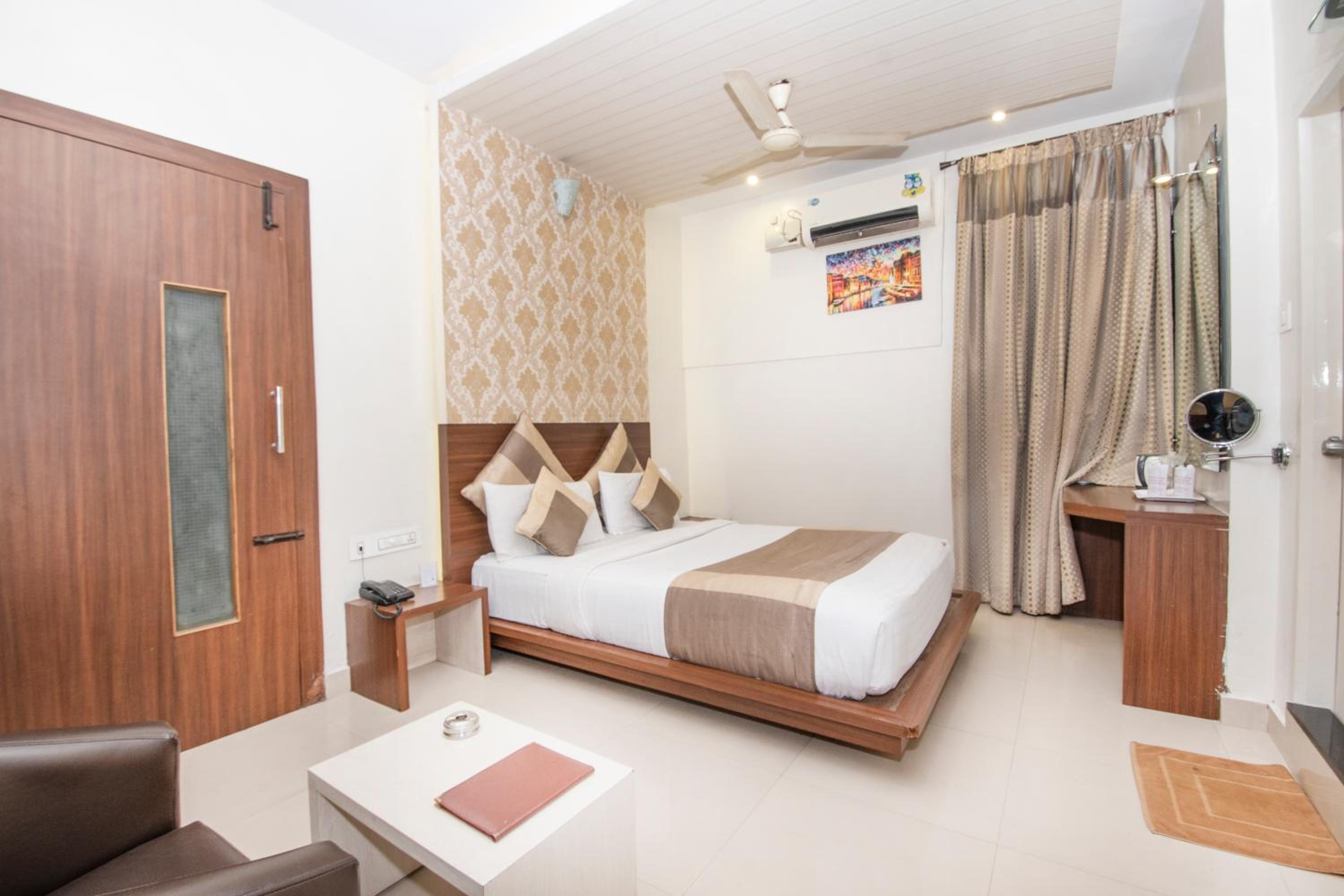 Aishwarya Suites