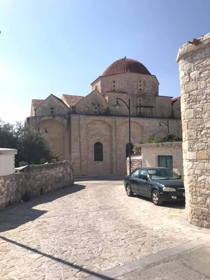 Salamiou Stone House