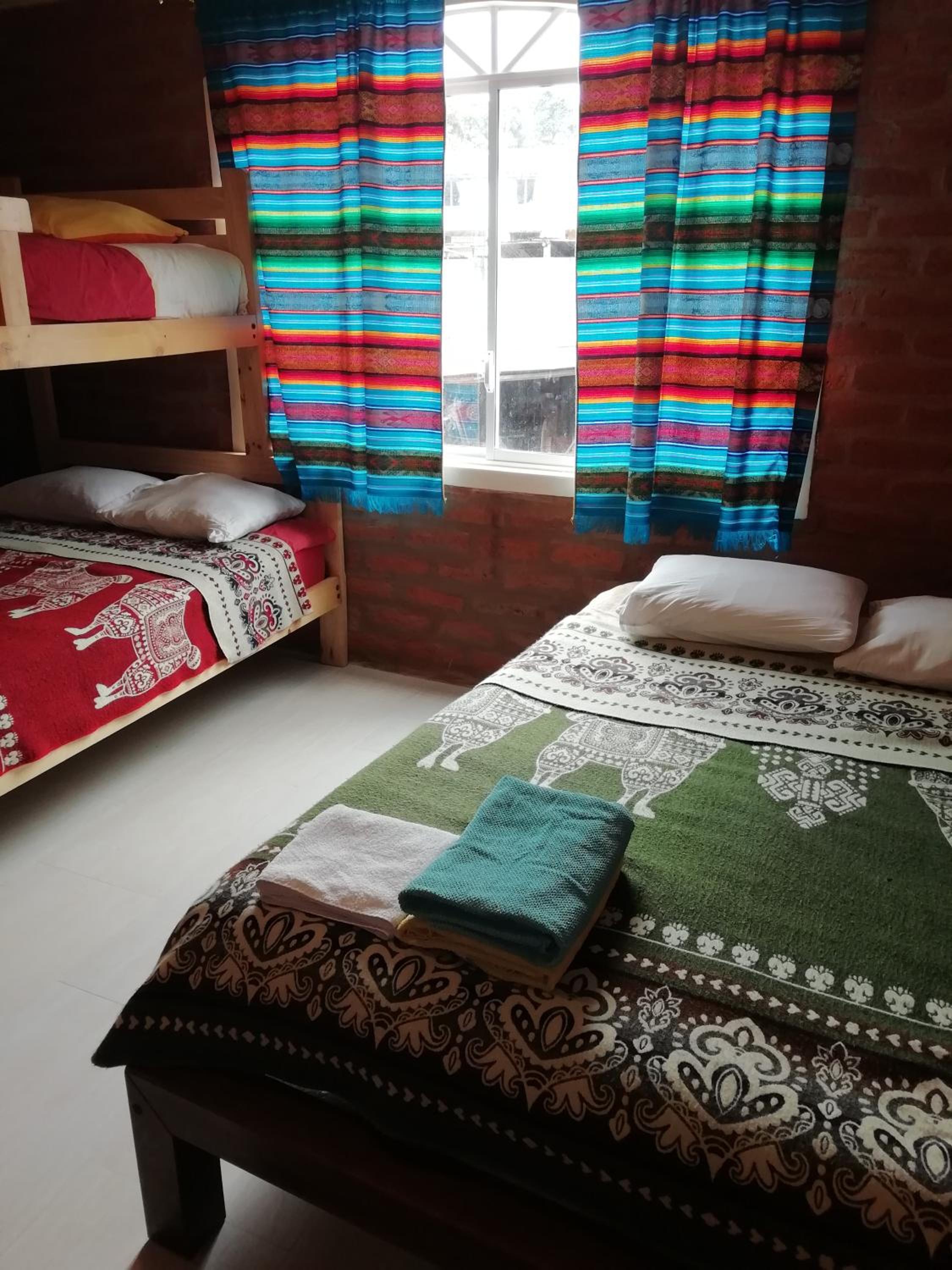 Hostal La Casa Amarilla City
