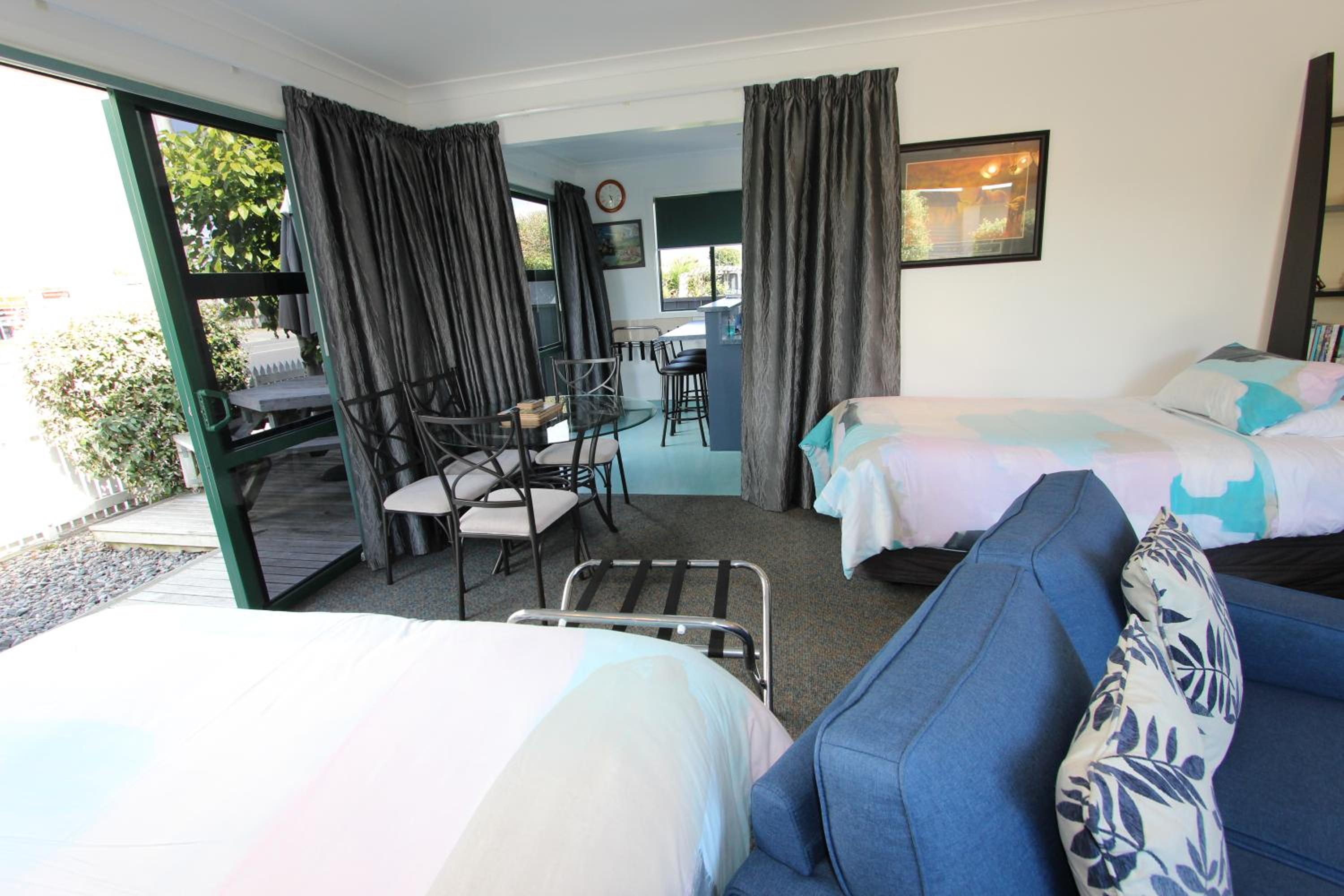 EMotel Napier view 3
