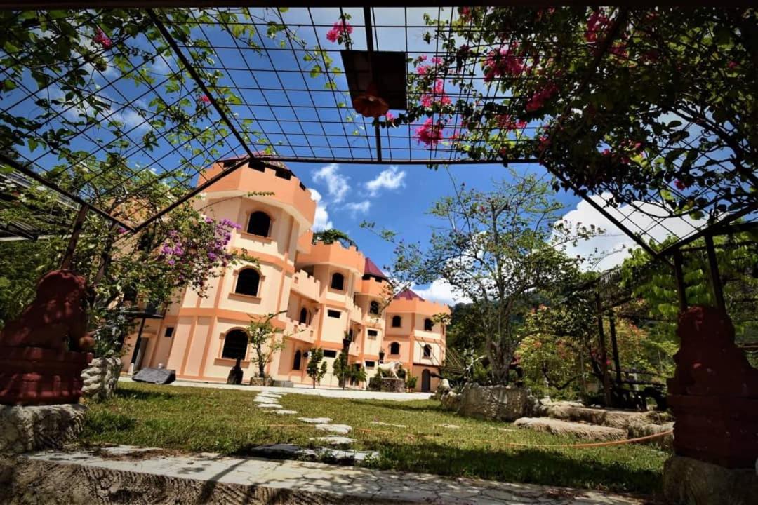 Hotel Lake Castle - Image 1